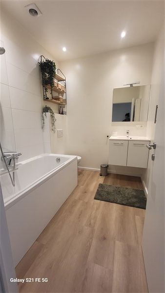 Instapklaar en lichtrijk 2-slaapkamerappartement in Merksem - foto 6