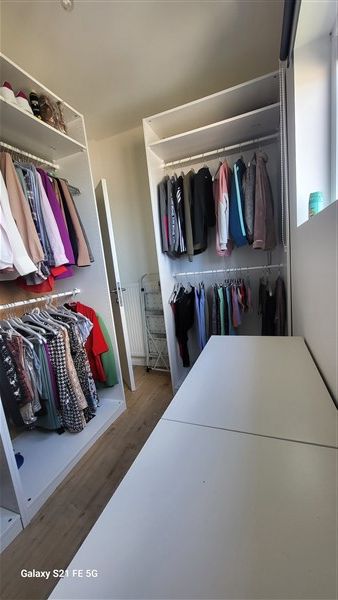 Instapklaar en lichtrijk 2-slaapkamerappartement in Merksem - foto 9