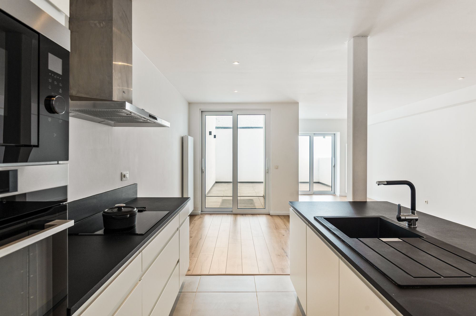 Instapklaar prachtig gerenoveerd gelijkvloersappartement met terras 1 slaapkamer - foto 3