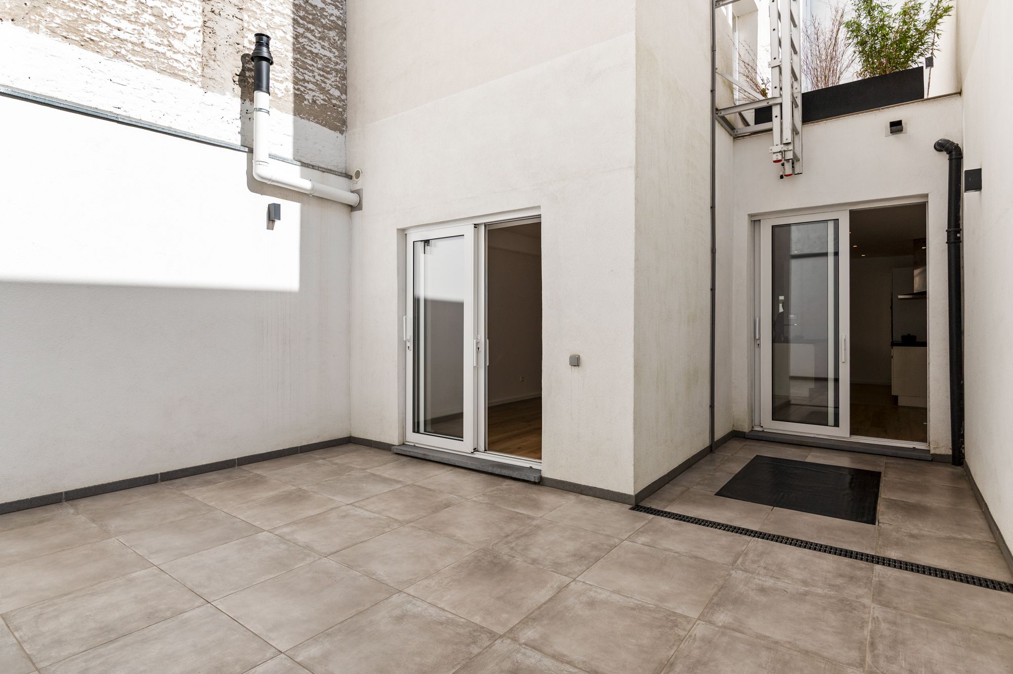 Instapklaar prachtig gerenoveerd gelijkvloersappartement met terras 1 slaapkamer - foto 8
