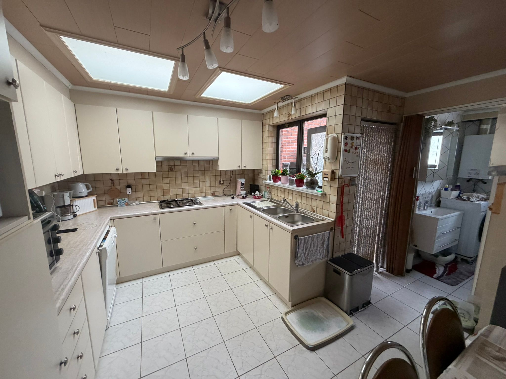 Ruime rijwoning met 2 slpk. + 2 afgewerkte zolderkamers - foto 4