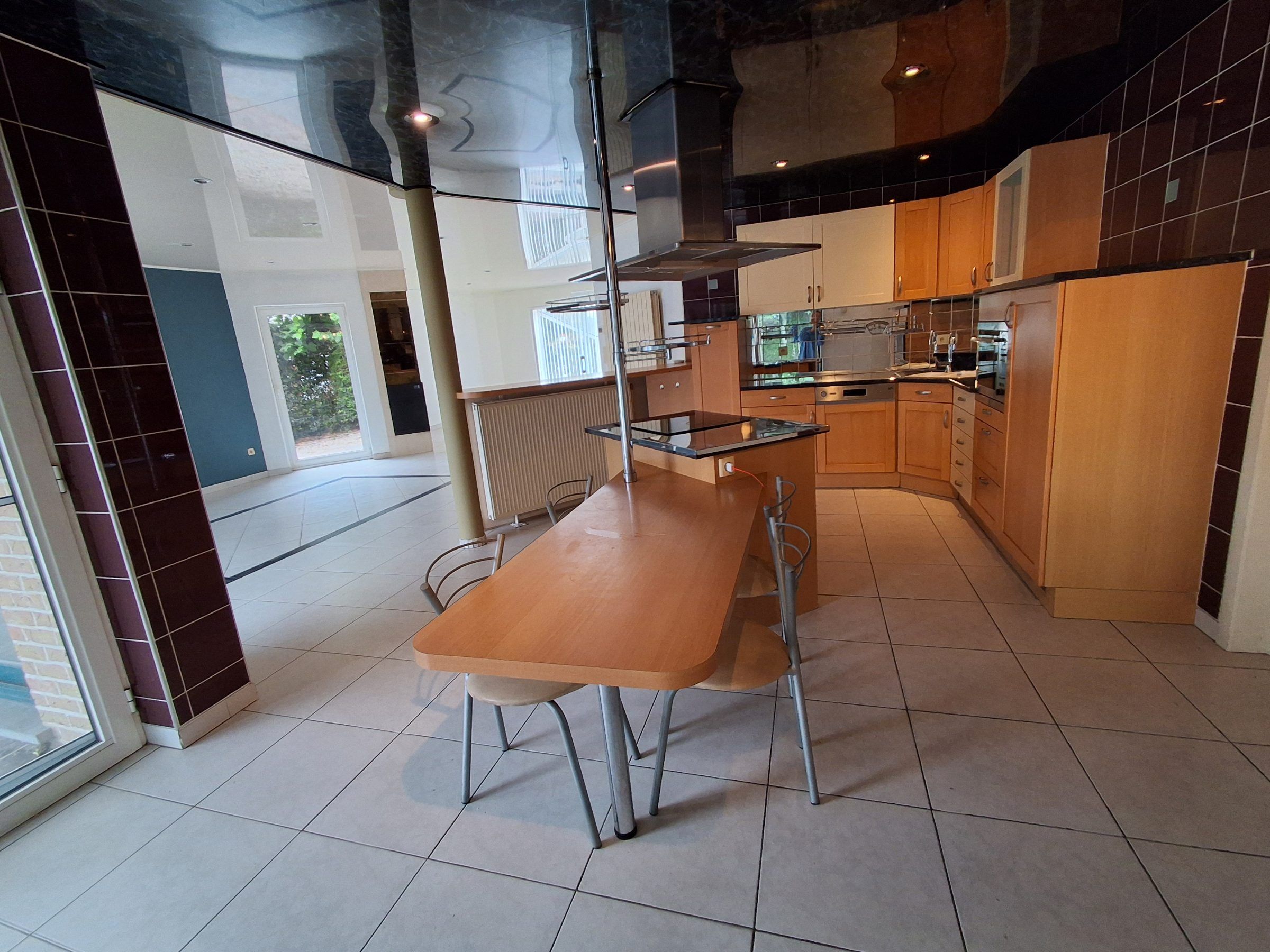 Uitzonderlijk ruime woning met zwembad en welness - foto 9