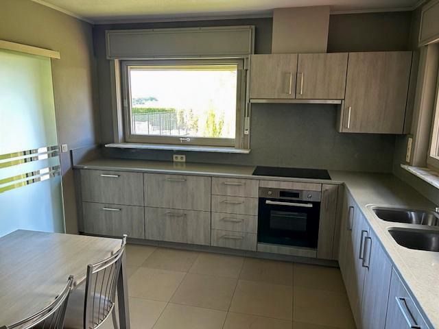 INSTAPKLARE GEZINSWONING MET 3 SLAAPKAMERS, ZONNEPANELEN EN 1.100 m² GROND  - foto 3