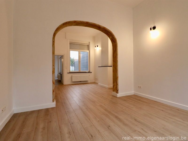 Gerenoveerde instapklare grote rijwoning !!!!! - foto 2