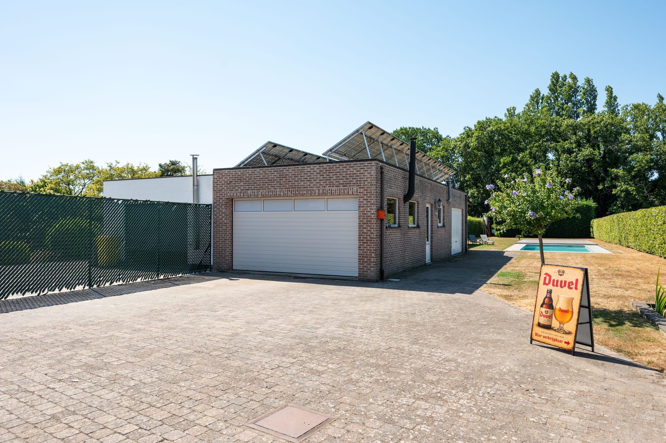  Ruime woning met 4 slpks, 1716m²opp, grote garage en zwembad - foto 9