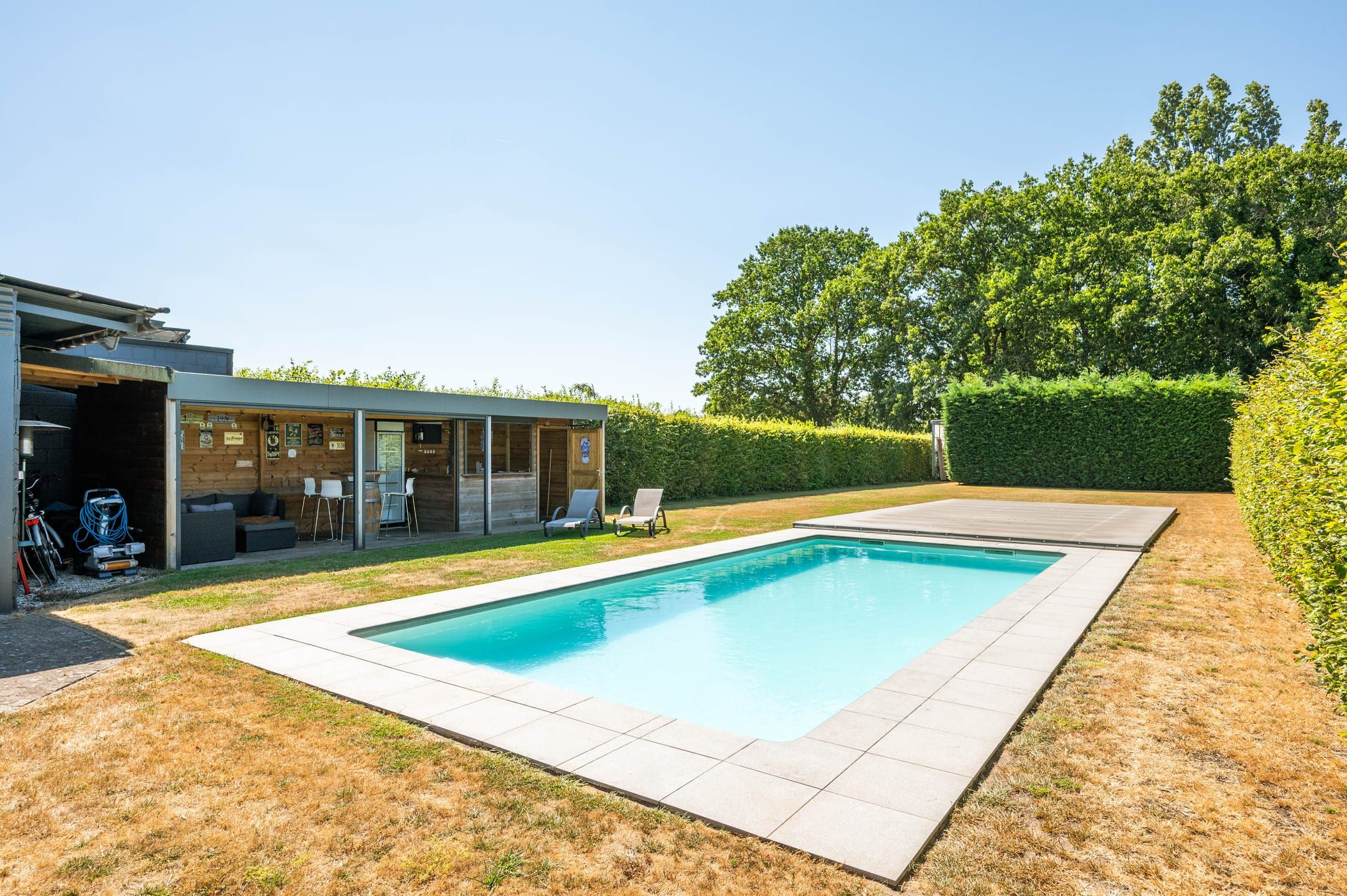  Ruime woning met 4 slpks, 1716m²opp, grote garage en zwembad - foto 10