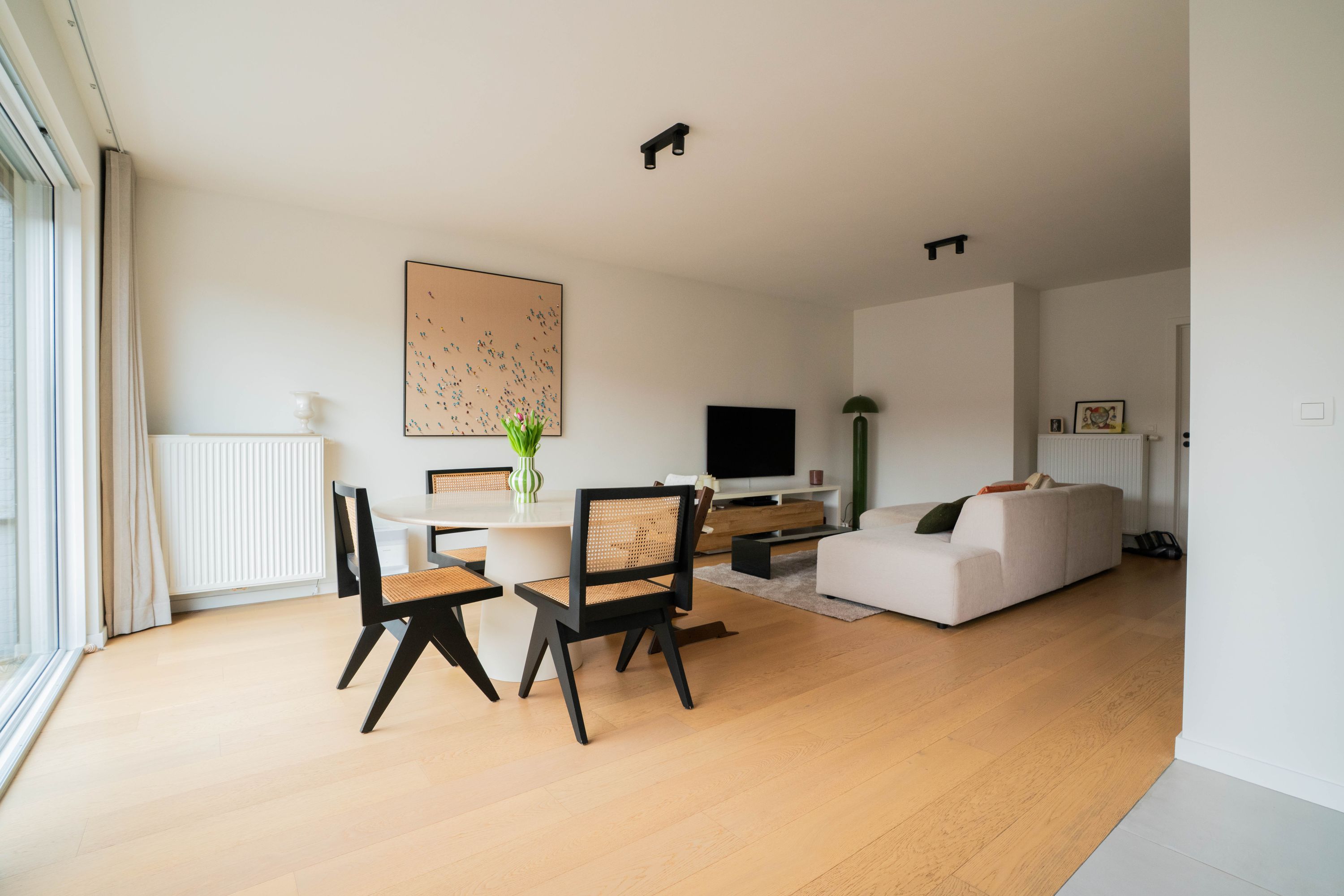 Modern en lichtrijk dak appartement grenzend aan het centrum - foto 2