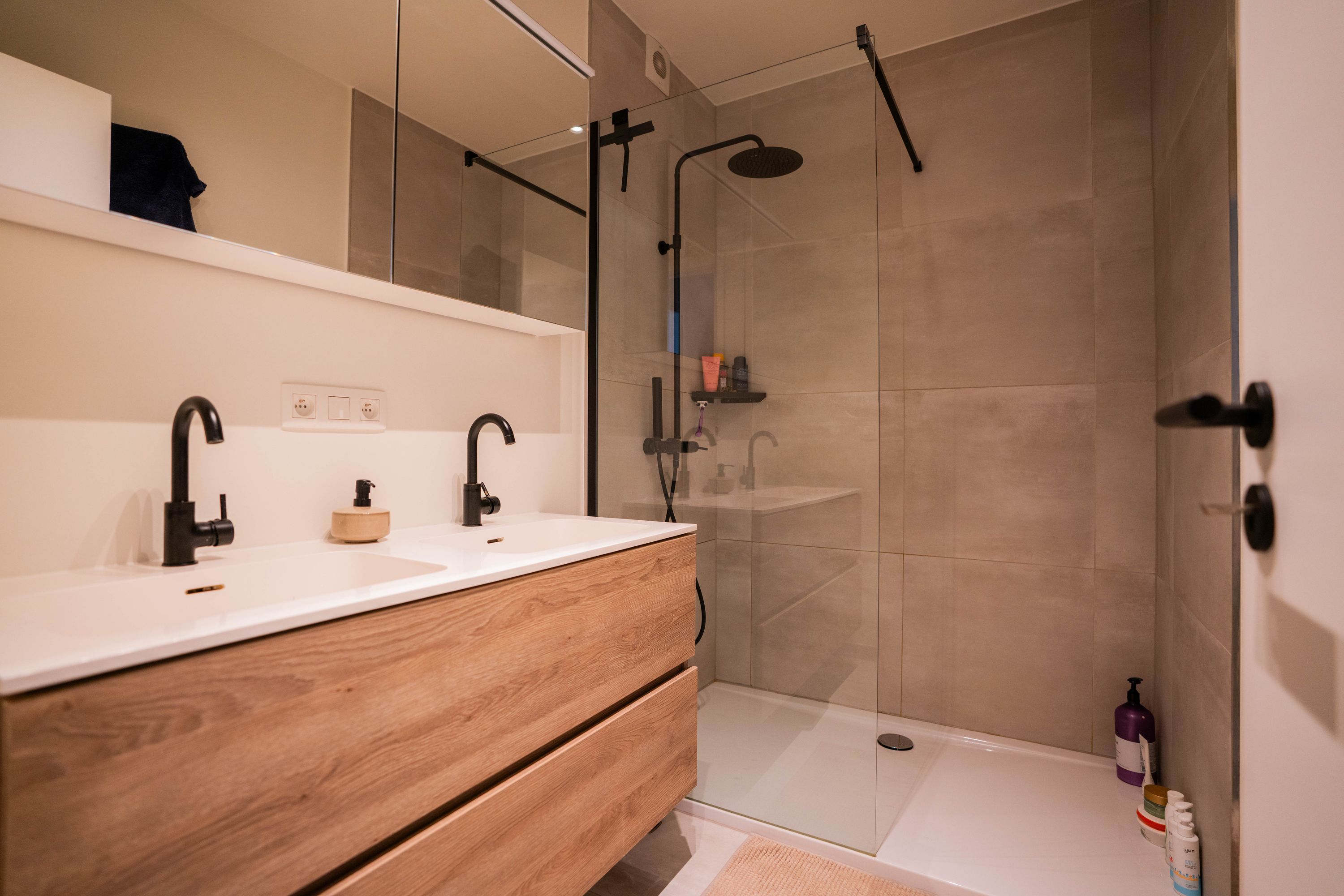 Modern en lichtrijk dak appartement grenzend aan het centrum - foto 8