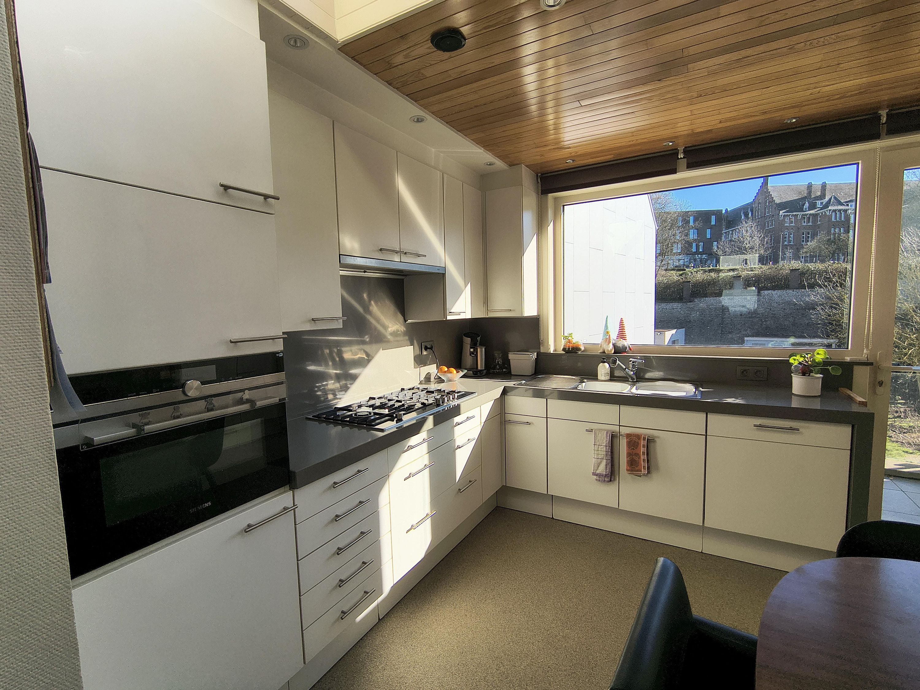 Instapklare rijwoning met garage en veel bergruimte - foto 3