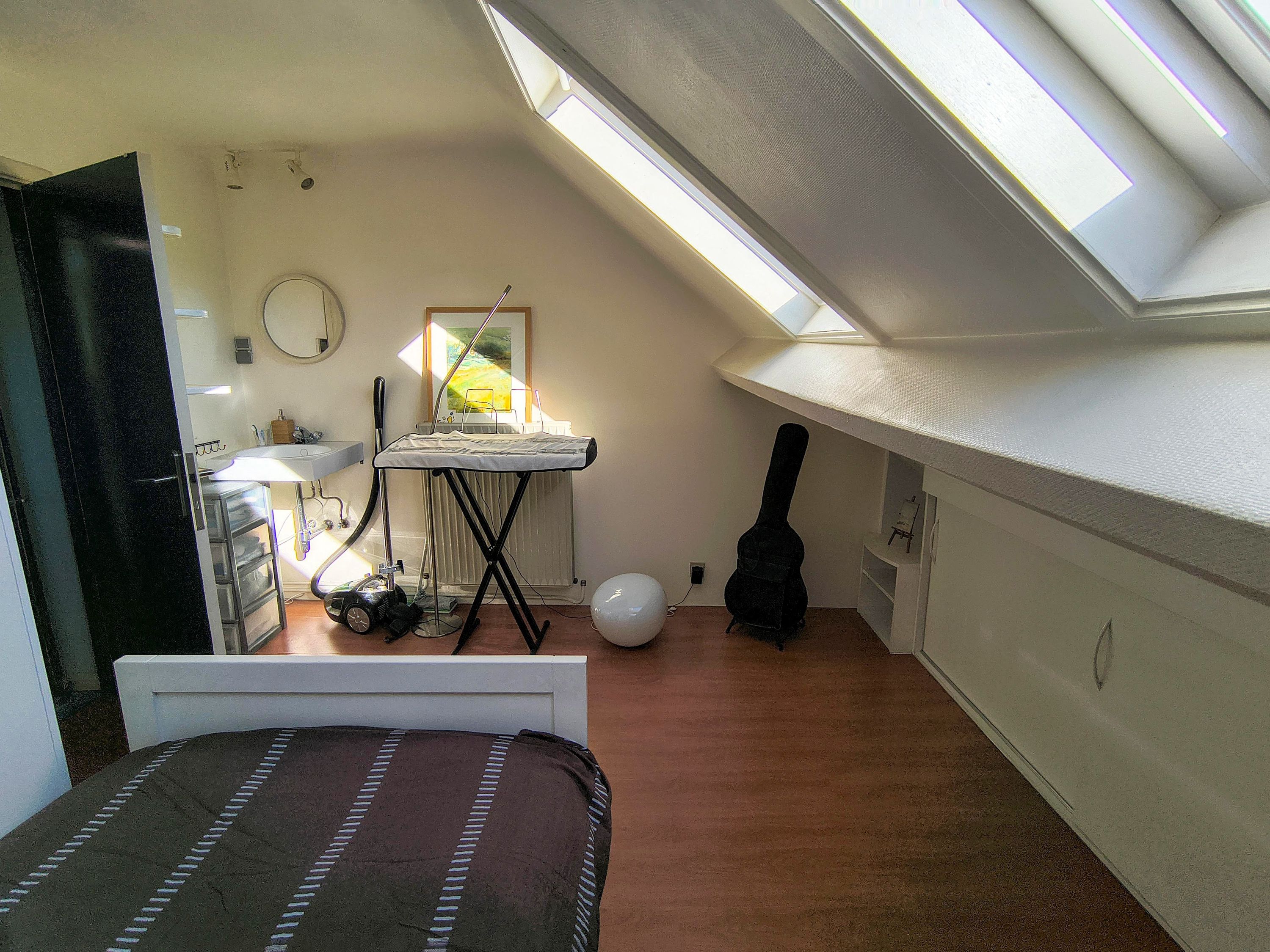 Instapklare rijwoning met garage en veel bergruimte - foto 4