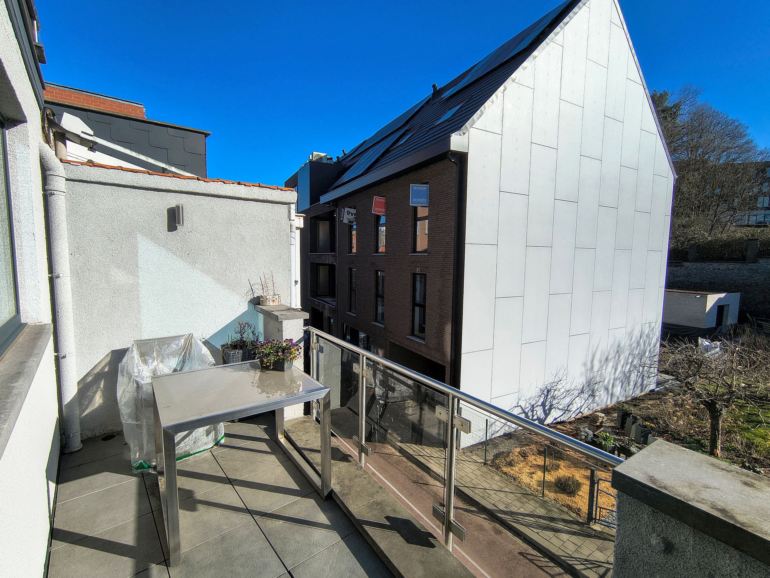 Instapklare rijwoning met garage en veel bergruimte - foto 9