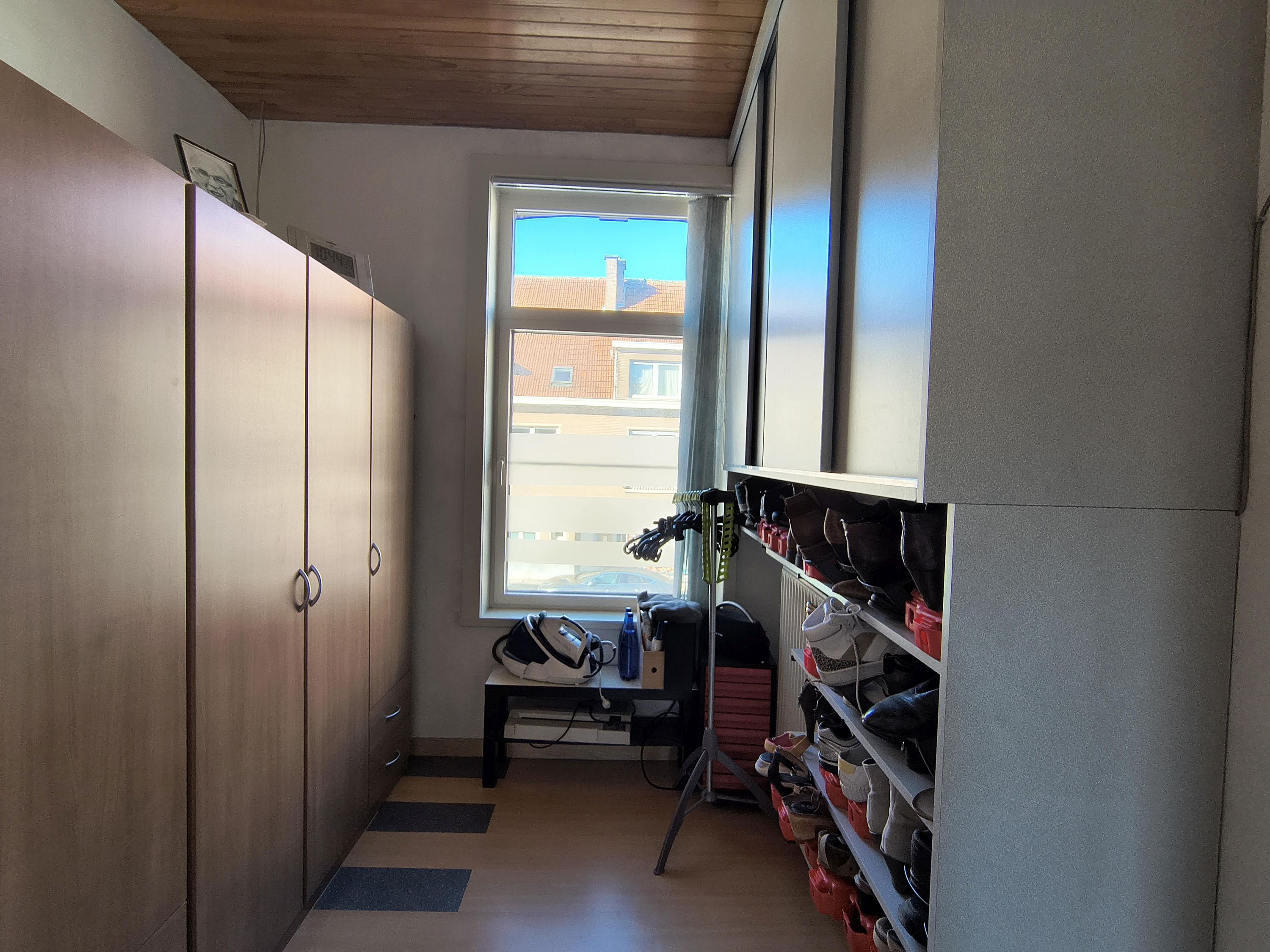 Instapklare rijwoning met garage en veel bergruimte - foto 7