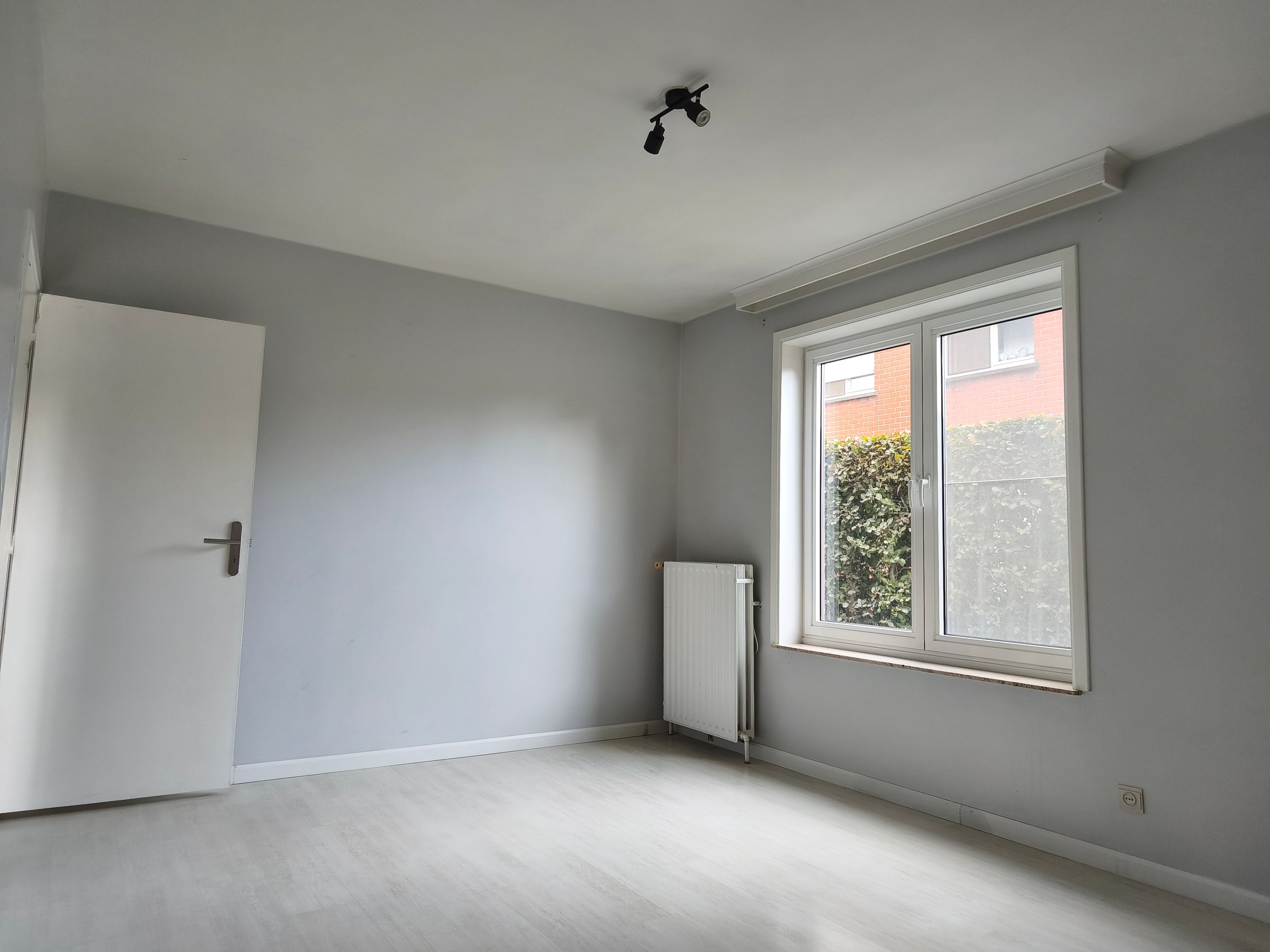 Ruim en lichtrijk appartement met garage - foto 5