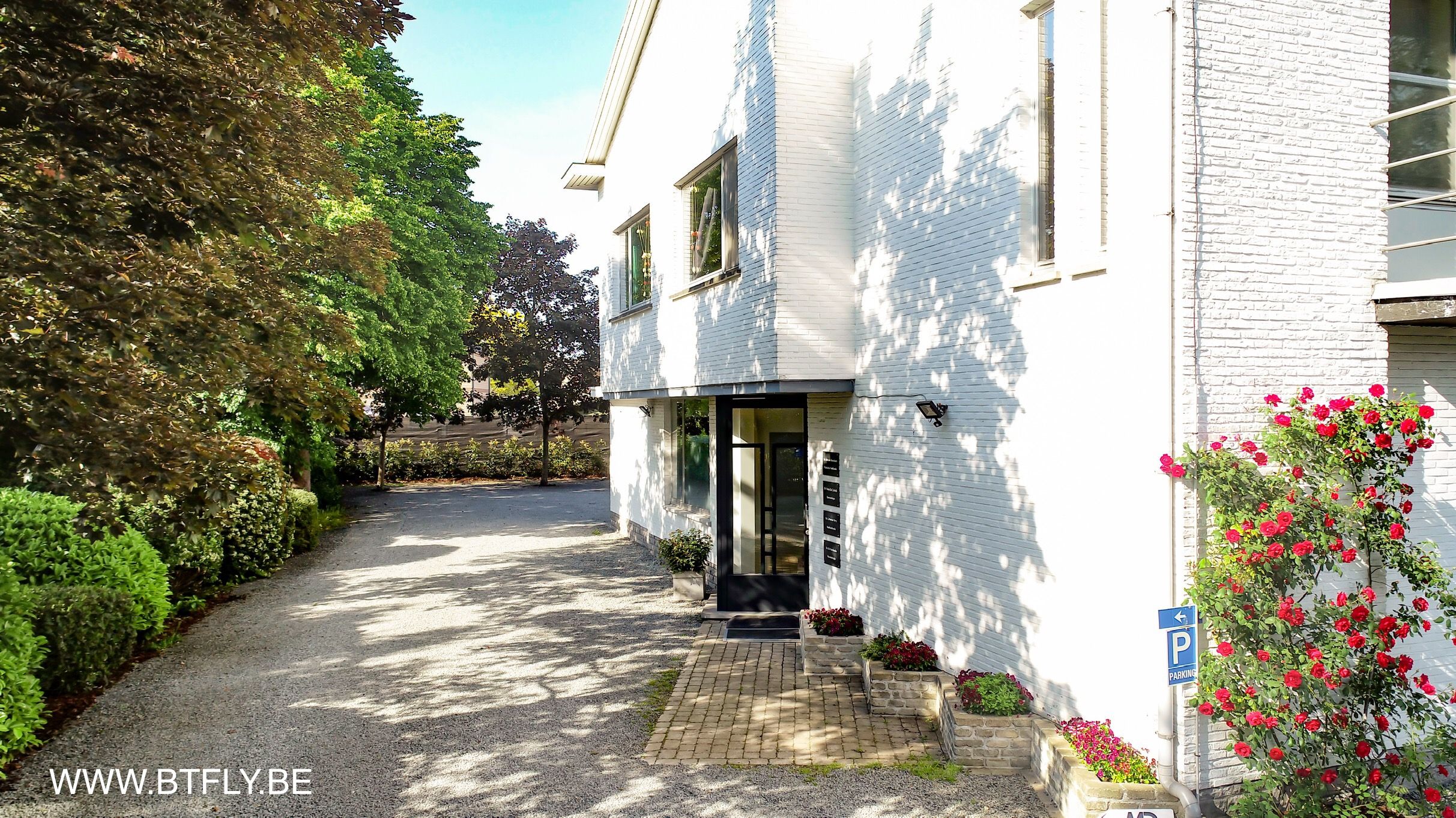 Handelsgelijkvloers + appartement te koop - zeer ruime parking - foto 2
