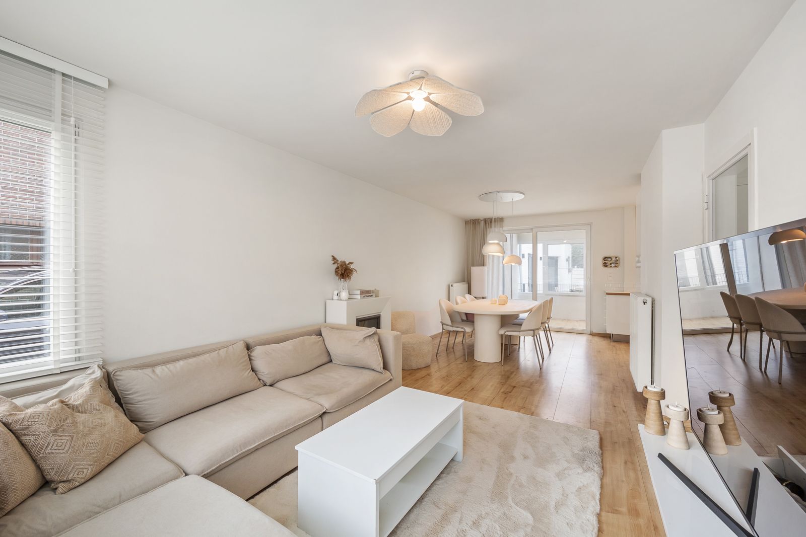 Zeer charmante woning aan de vaart in schoten - foto 3