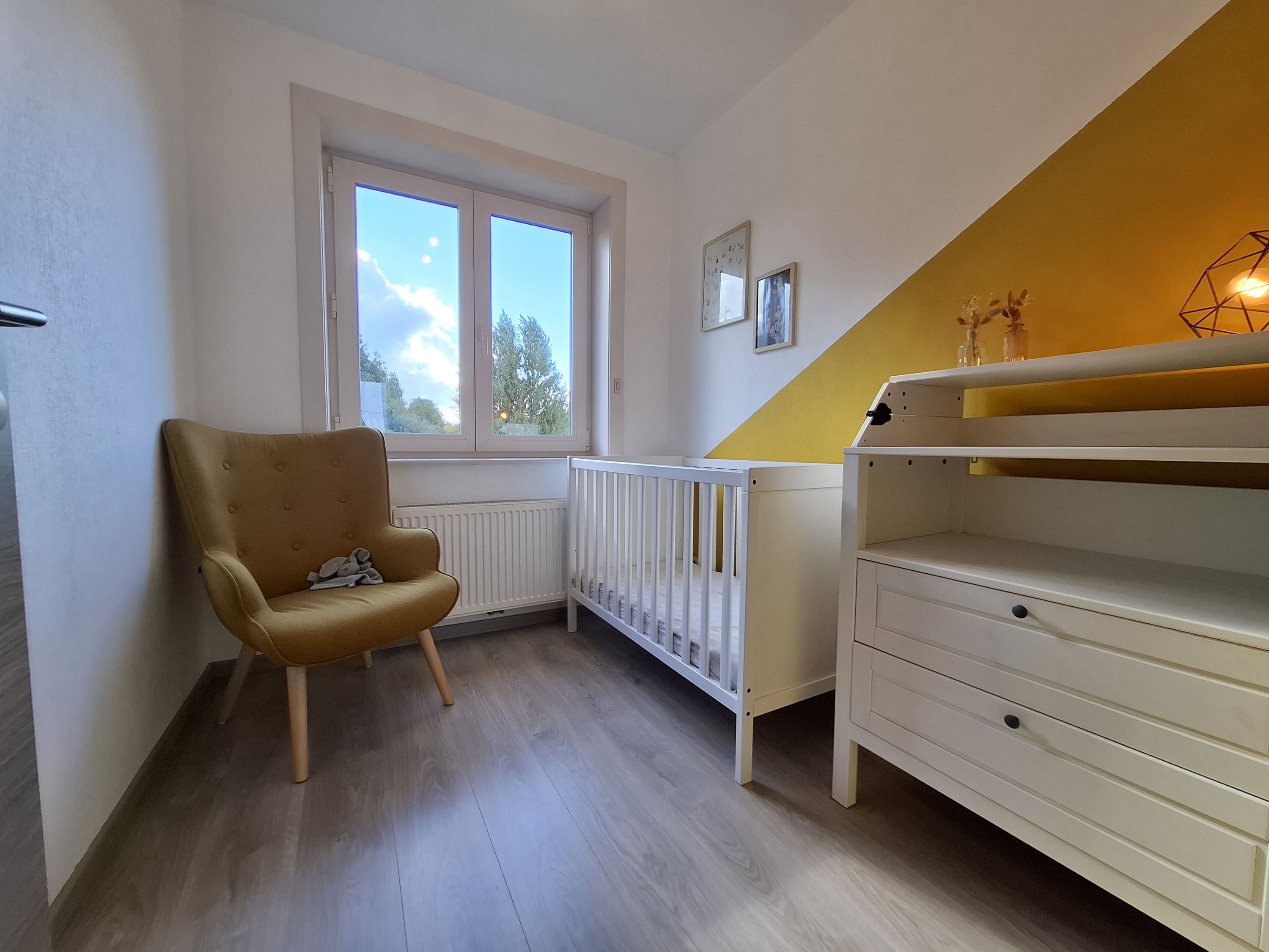 Instapklare gerenoveerde woning met 3 slaapkamers, garage en tuin. - foto 6