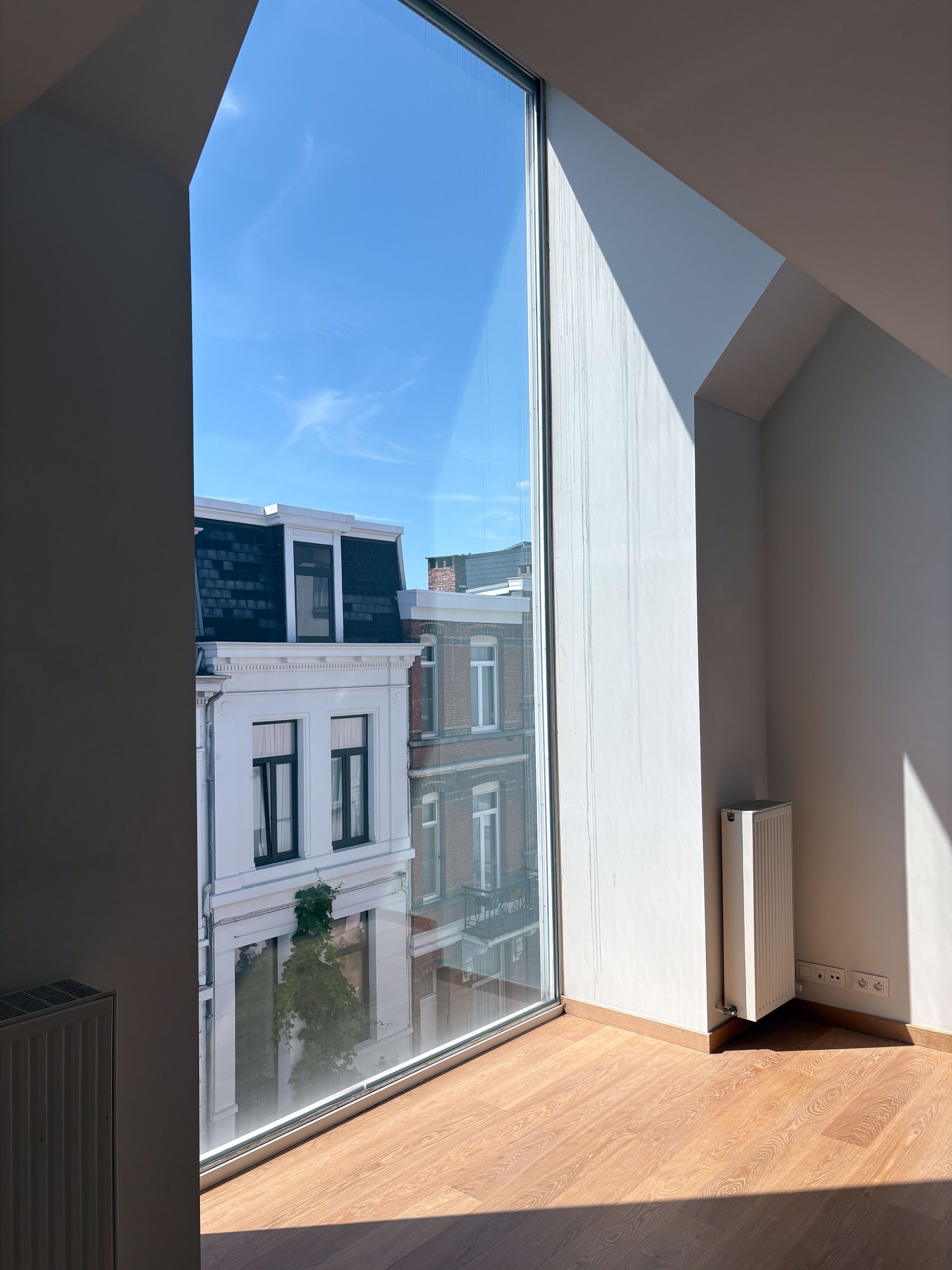 Moderne 4-slaapkamer gezinswoning met klassieke elementen - foto 6