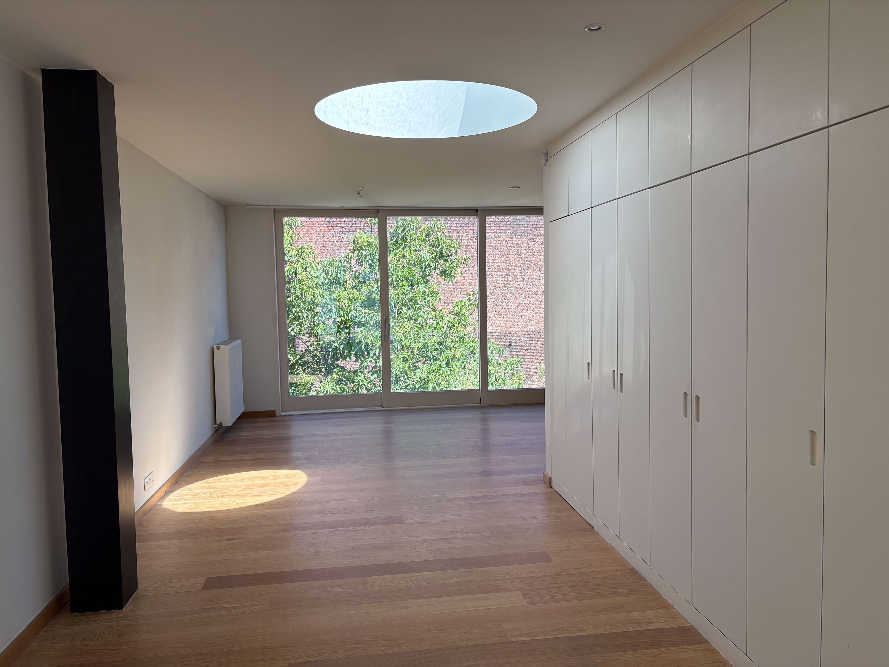 Moderne 4-slaapkamer gezinswoning met klassieke elementen - foto 7