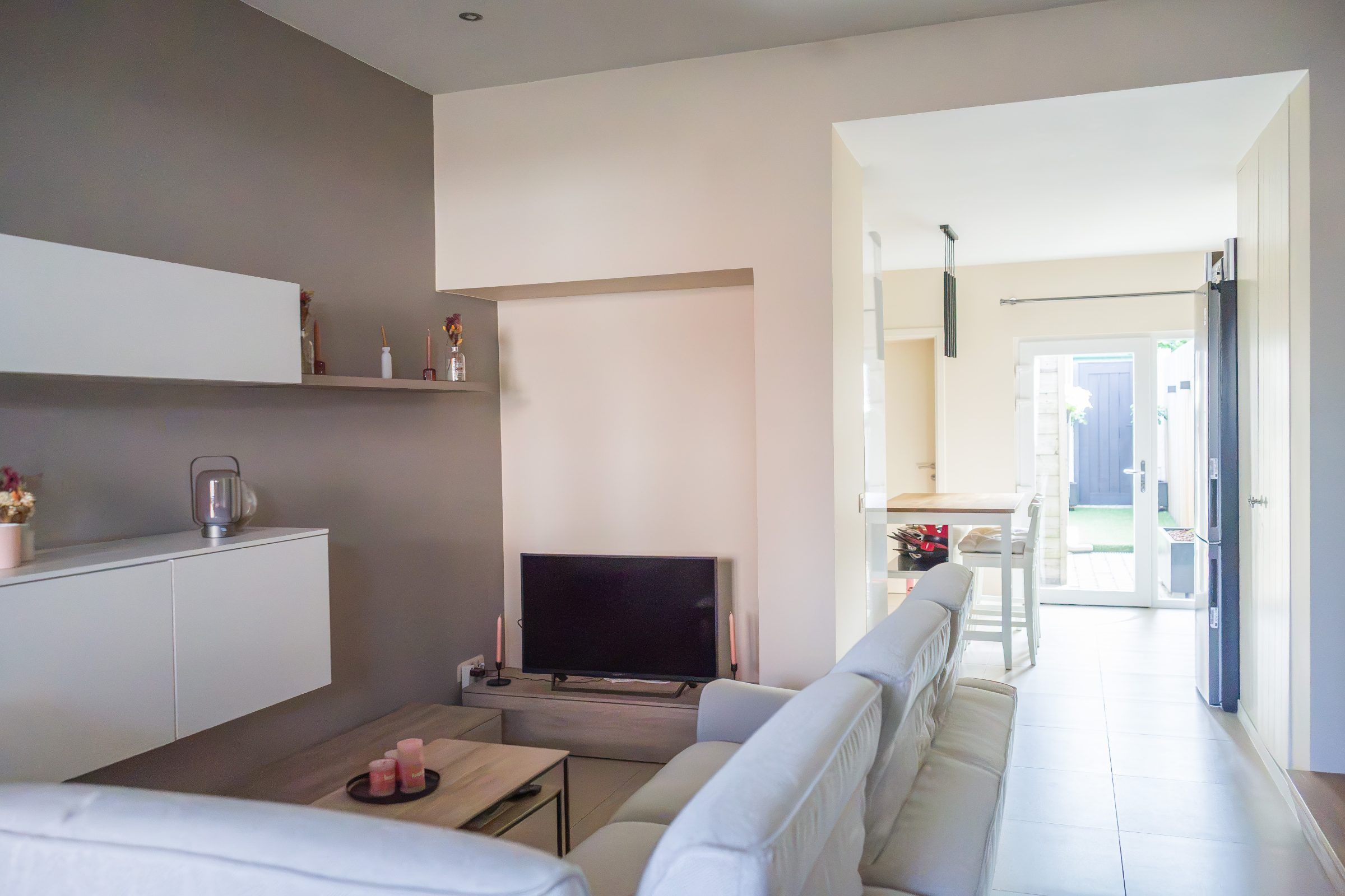 Instapklare moderne rijwoning met zonnig tuinterras in hartje Deinze 🏡✨ - foto 3