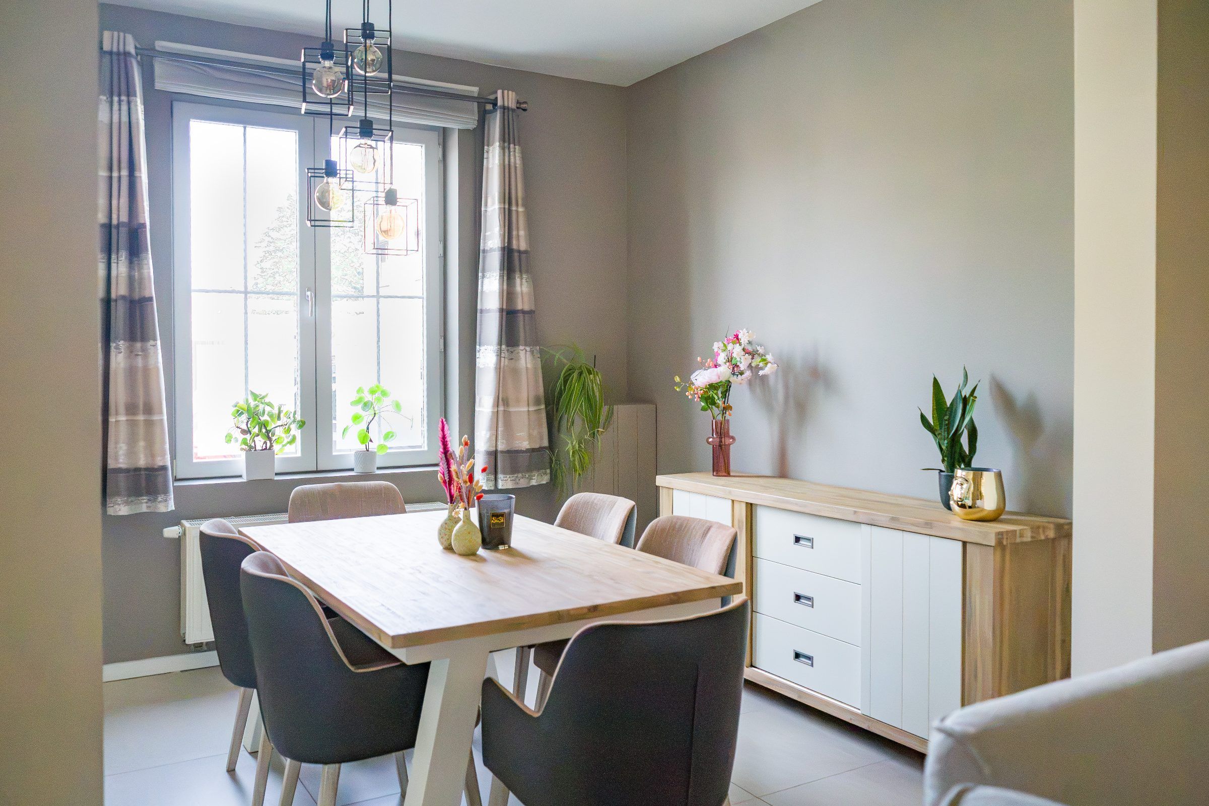Instapklare moderne rijwoning met zonnig tuinterras in hartje Deinze 🏡✨ - foto 2