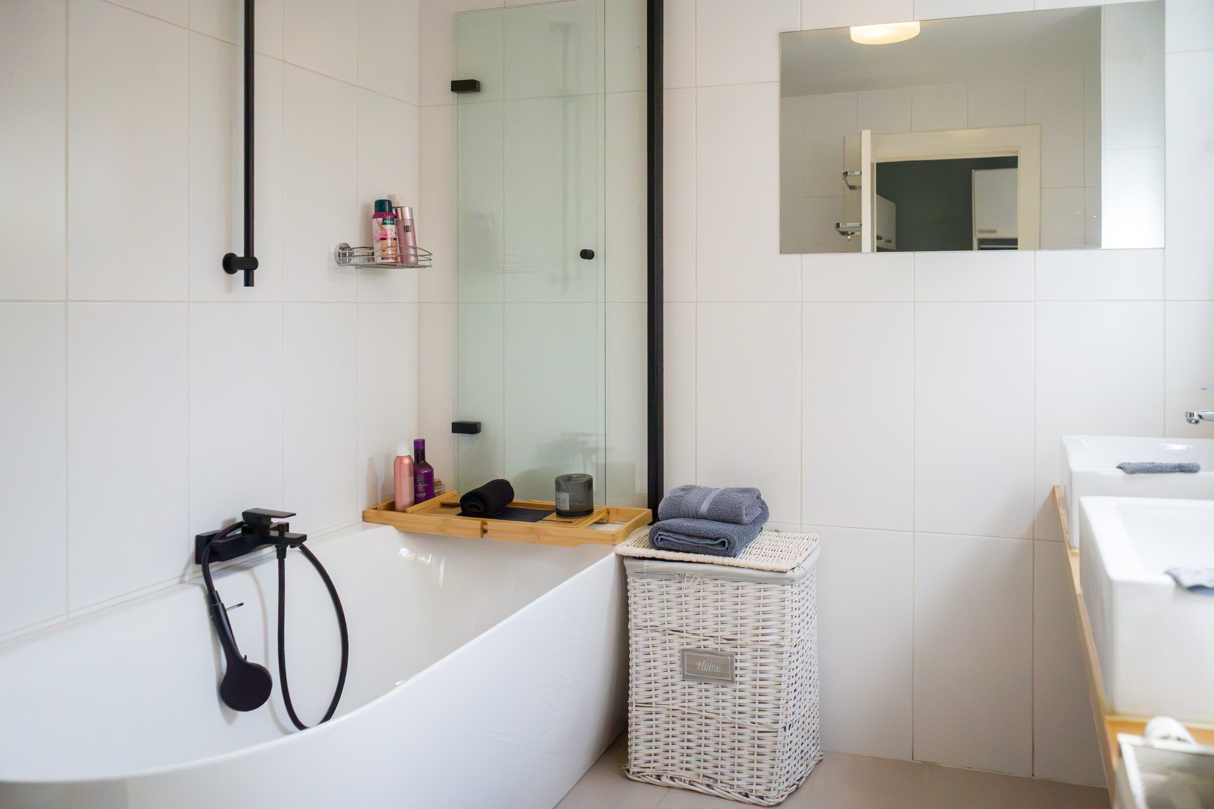 Instapklare moderne rijwoning met zonnig tuinterras in hartje Deinze 🏡✨ - foto 6