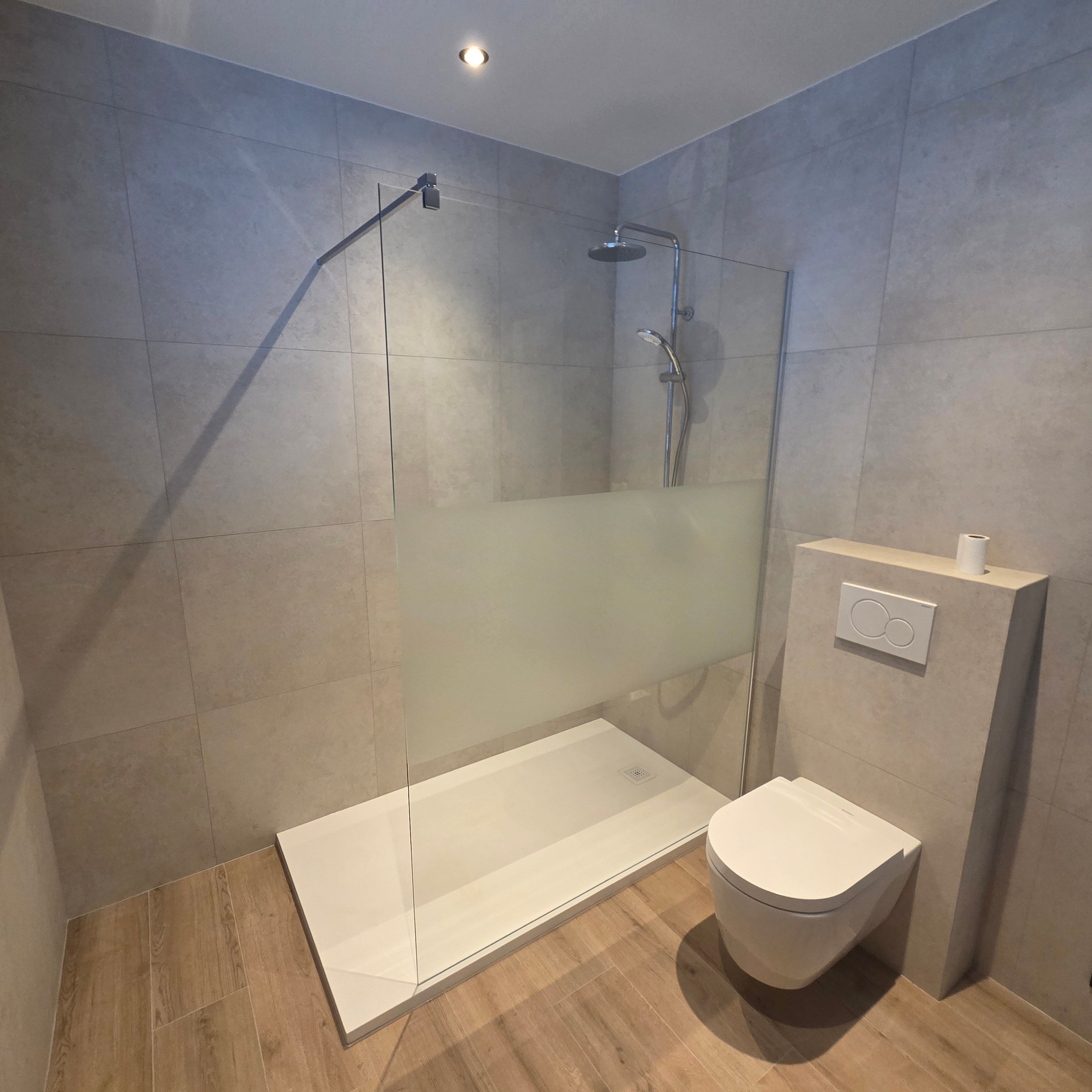 Volledig gerenoveerde woning met zonnige tuin! - foto 2