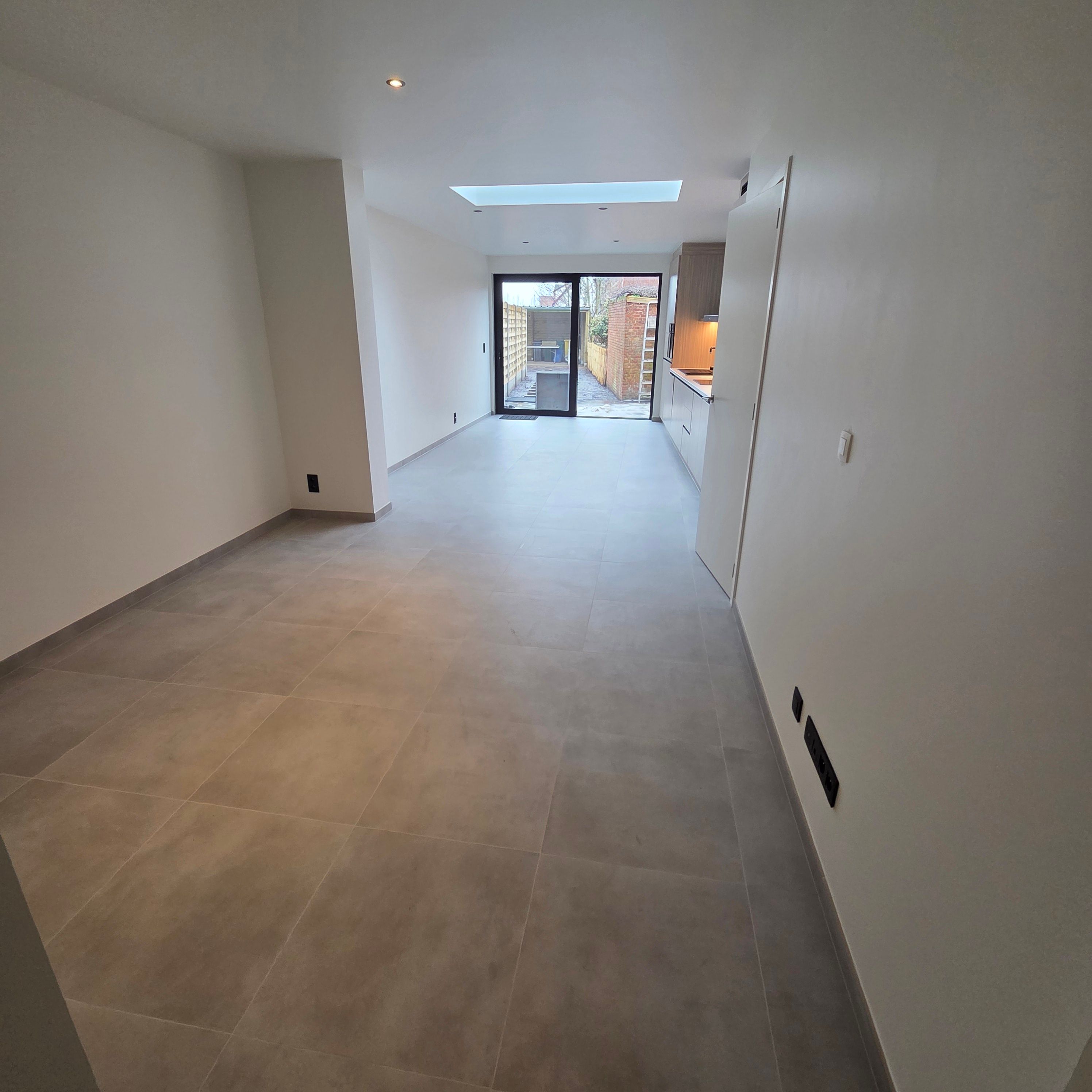 Volledig gerenoveerde woning met zonnige tuin! - foto 4