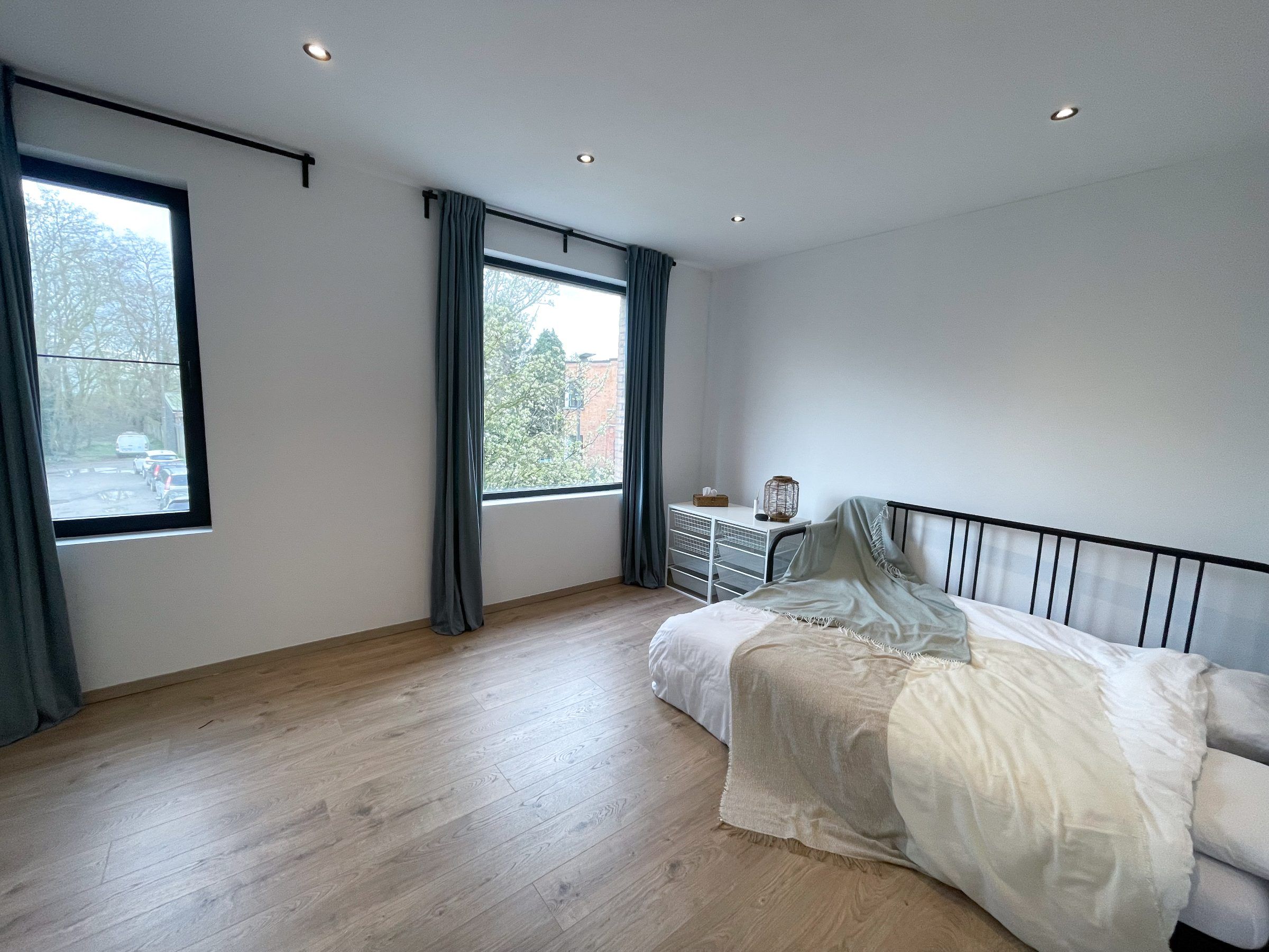 Recent gerenoveerde gezinswoning met moderne uitstraling en industriële accenten - foto 5