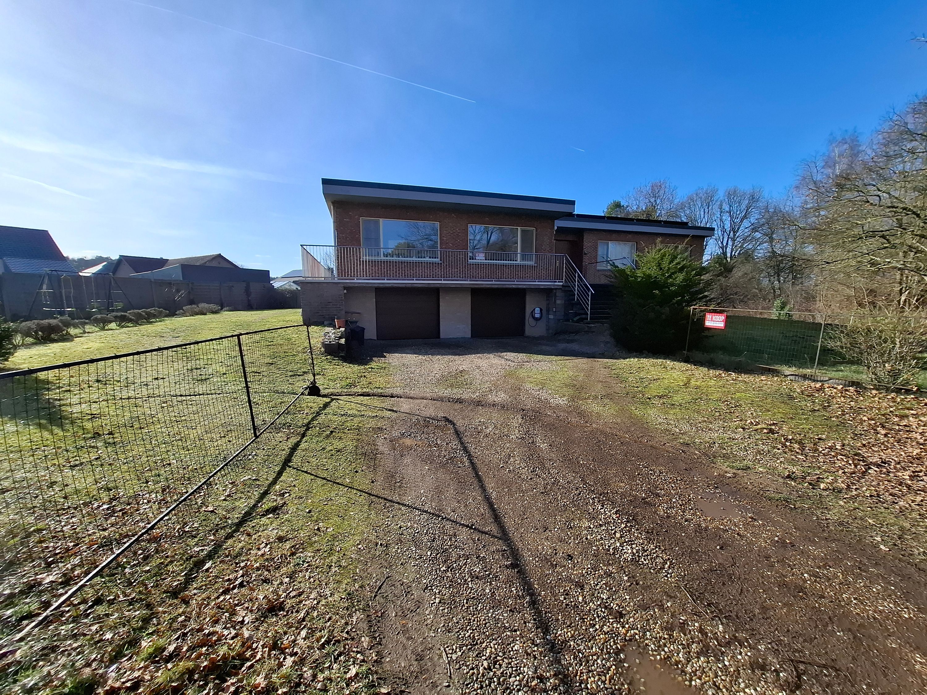 Ruime vrijstaande woning met 5 slaapkamers en grote tuin in Heusden-Zolder! - foto 2