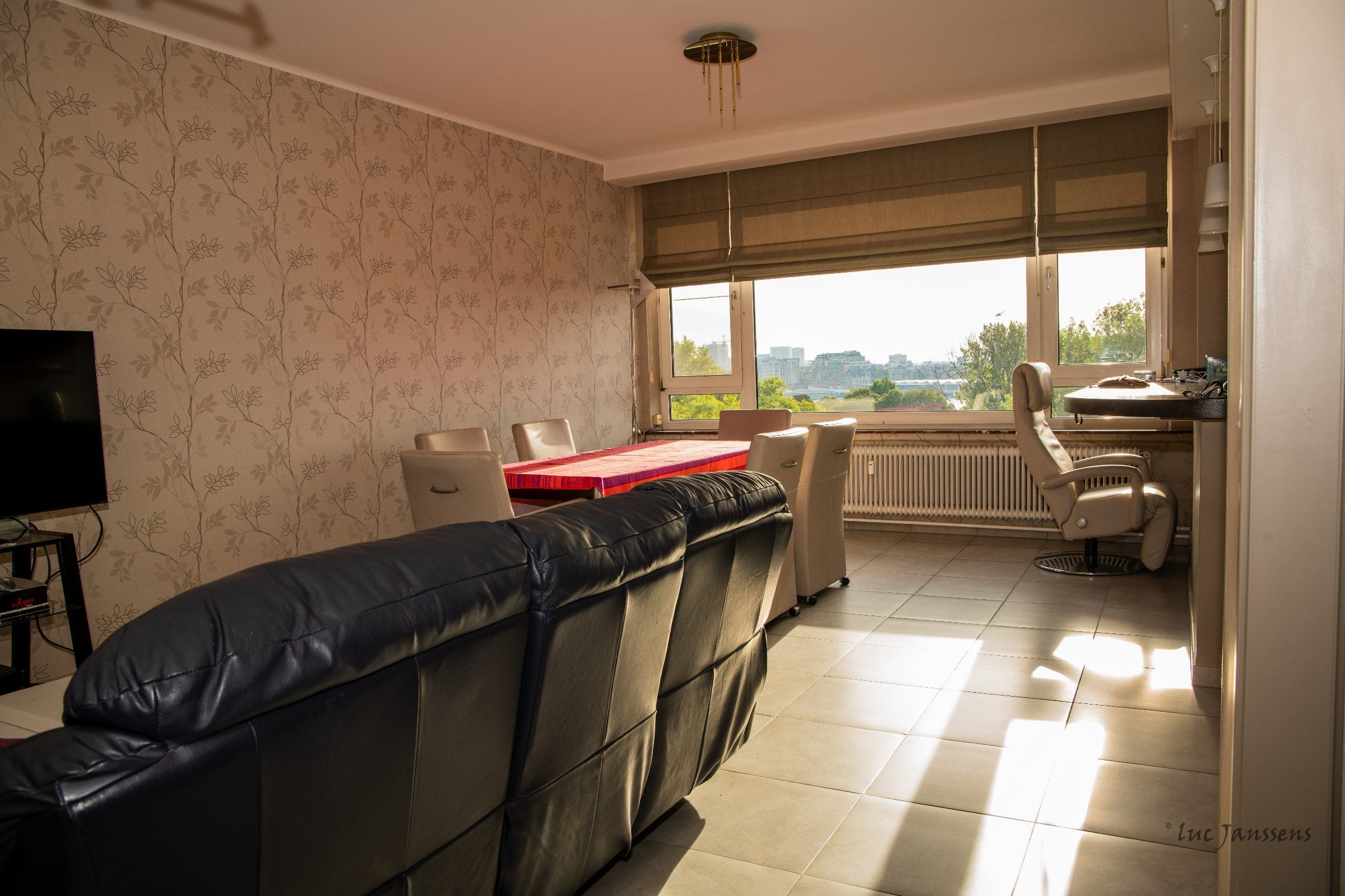 Mooi onderhouden appartement 2 slpks Antwerpen L.O. met zicht op Antwerpen stad! - foto 3