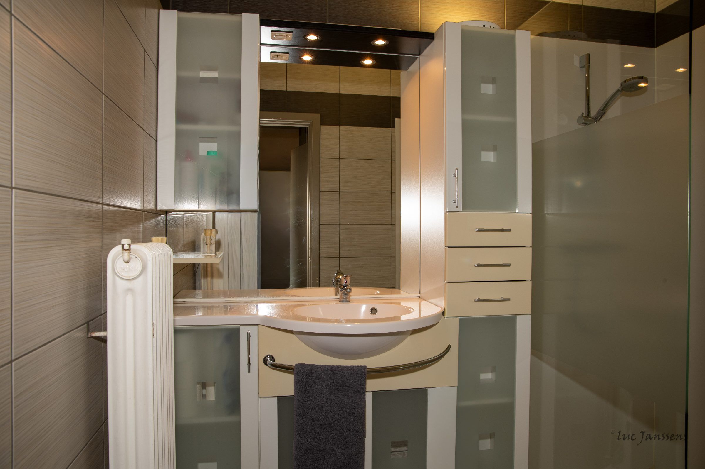 Mooi onderhouden appartement 2 slpks Antwerpen L.O. met zicht op Antwerpen stad! - foto 7