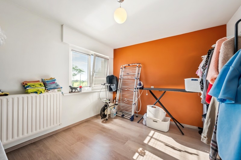 Instapklare half-open gezinswoning met 3 slaapkamers, inpandige garage, carport  - foto 8