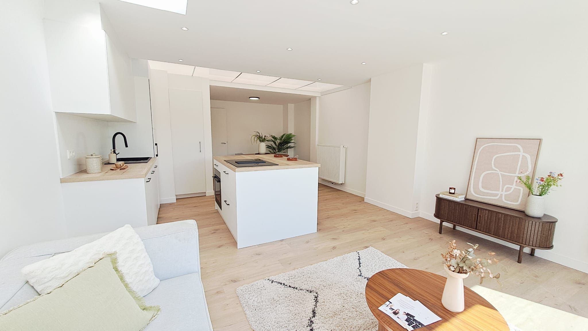 Gerenoveerde rijwoning met 3slpk, garage en tuin - foto 2