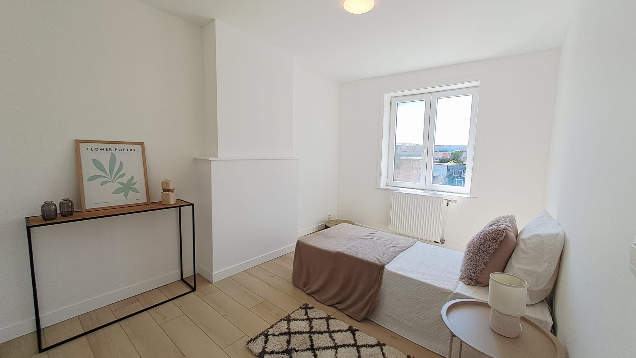 Gerenoveerde rijwoning met 3slpk, garage en tuin - foto 5