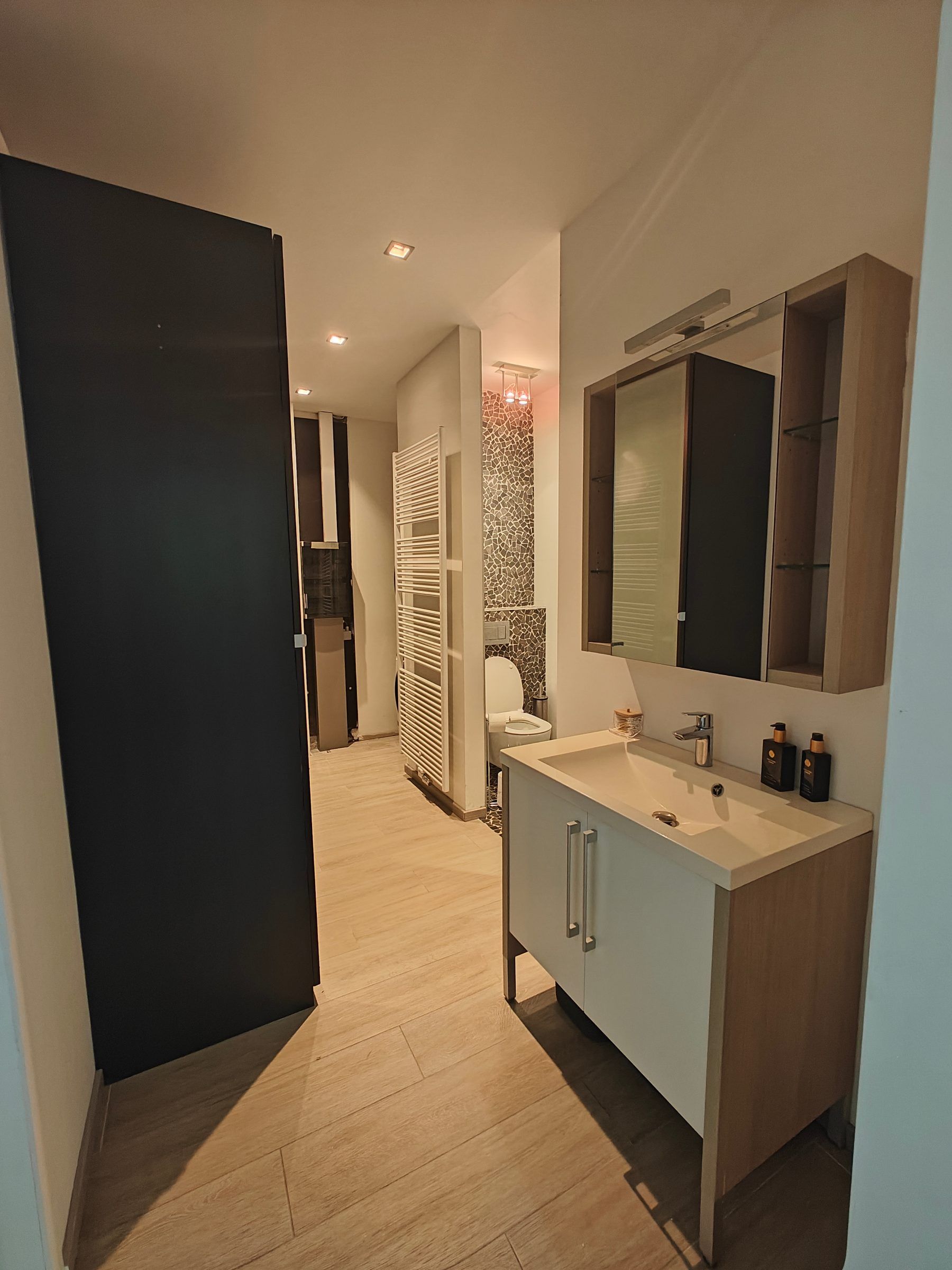 Charmant éénslaapkamerappartement met tuin - foto 6