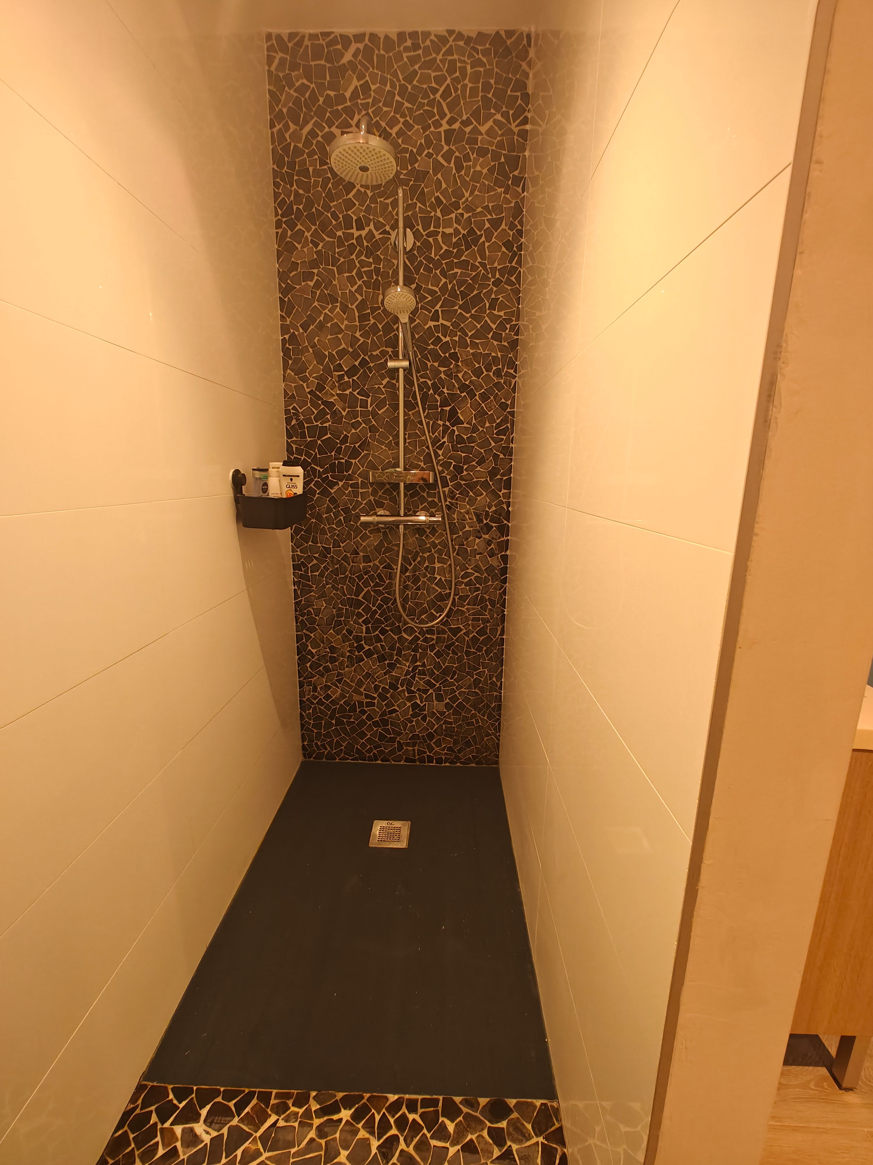 Charmant éénslaapkamerappartement met tuin - foto 9