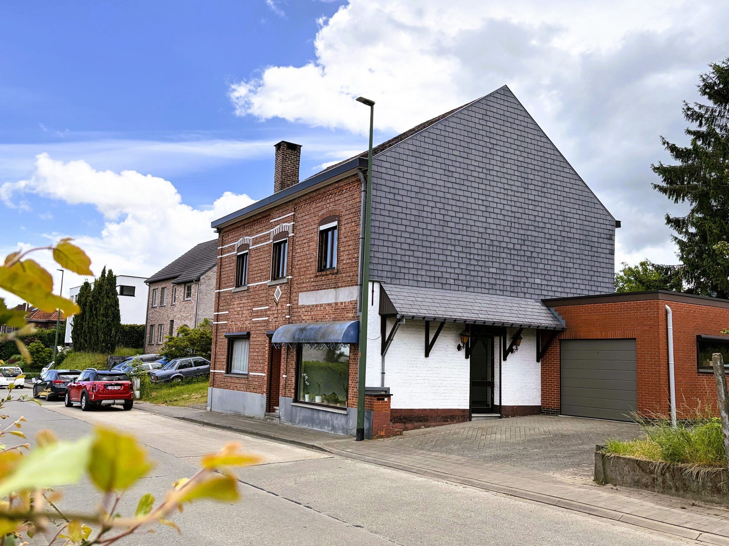Vrijstaande woning met handelsruimte en potentieel voor 6 à 7 slaapkamers - foto 2