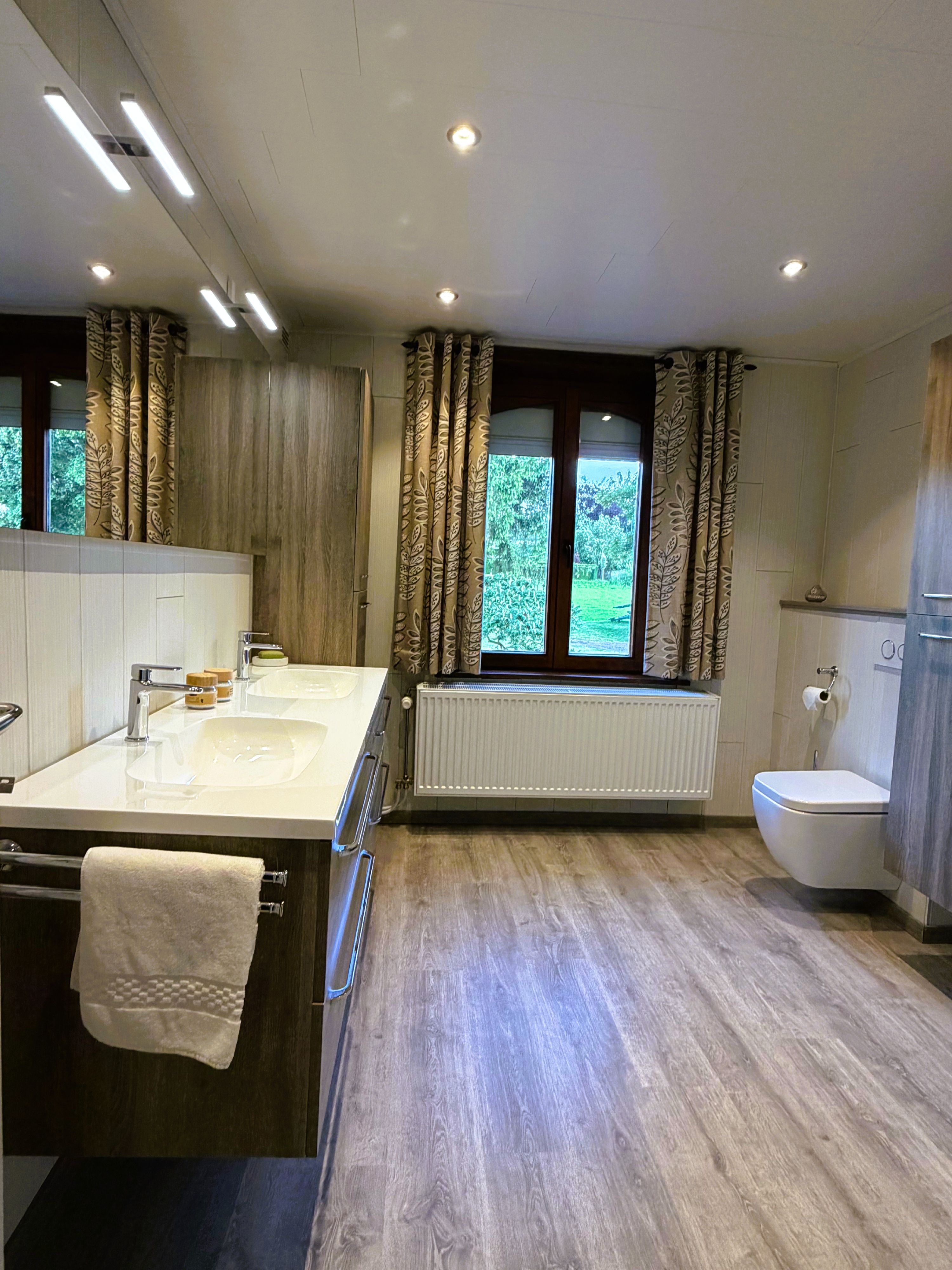 Vrijstaande woning met handelsruimte en potentieel voor 6 à 7 slaapkamers - foto 7