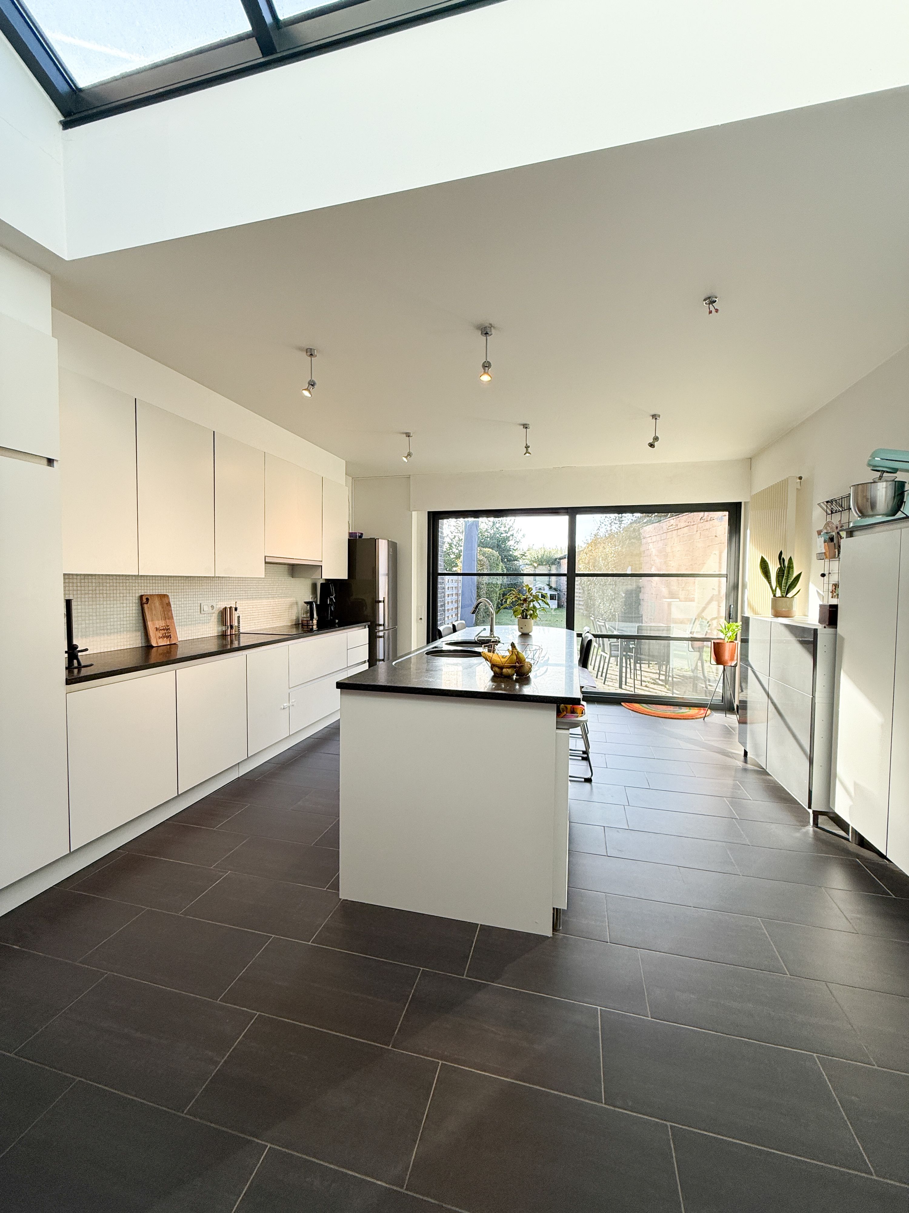 Mooie half-open woning met 3 slaapkamers en tuin - foto 4