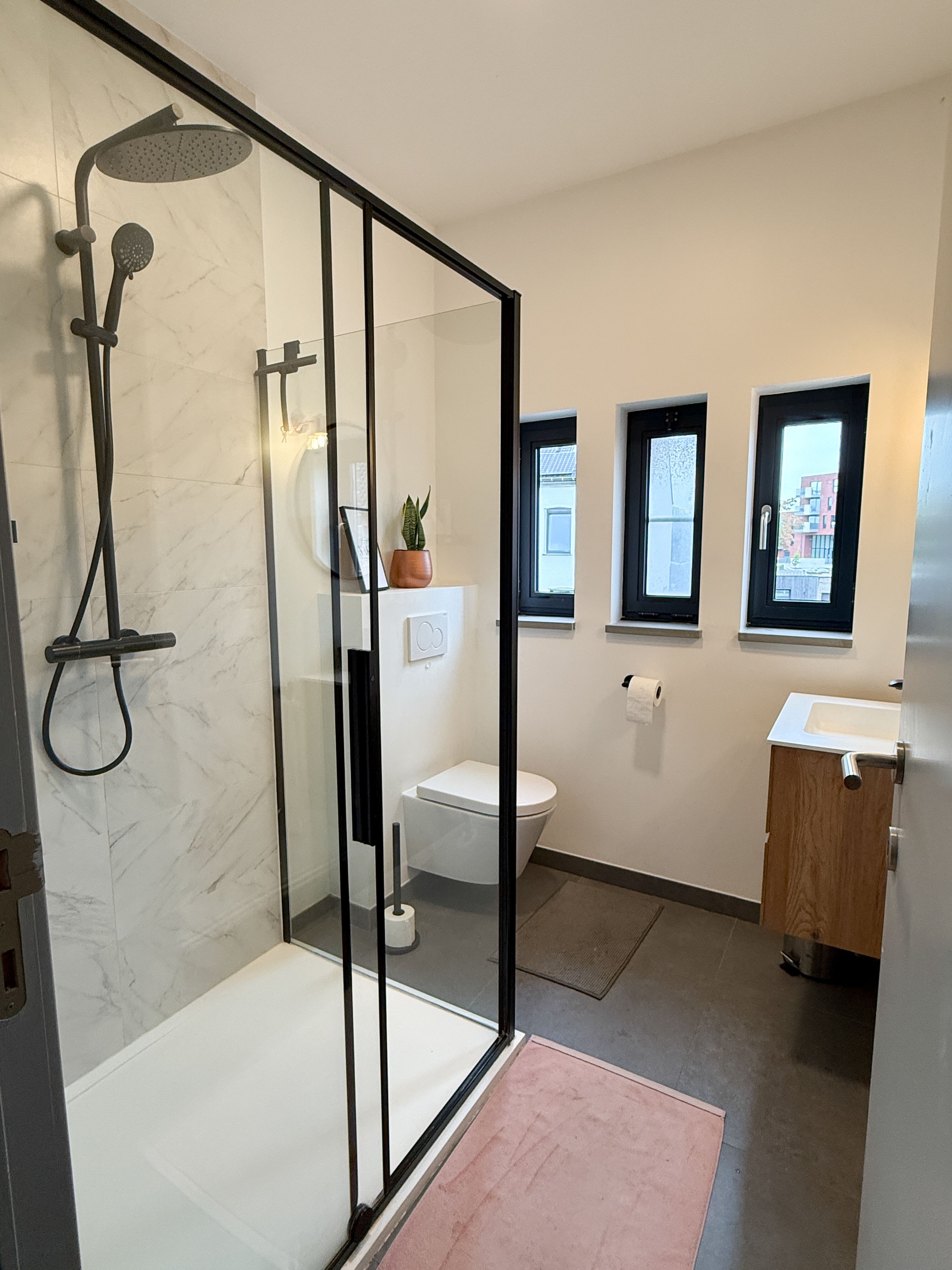 Mooie half-open woning met 3 slaapkamers en tuin - foto 7
