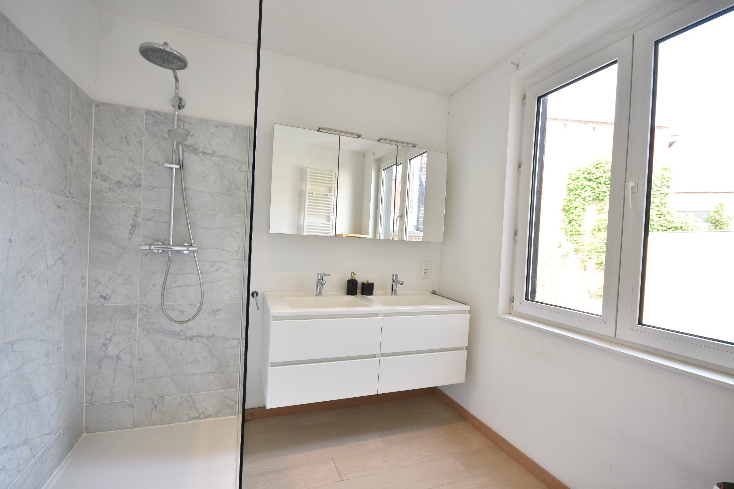 Instapklare, ruime en lichtrijke woning in Gent  - foto 8