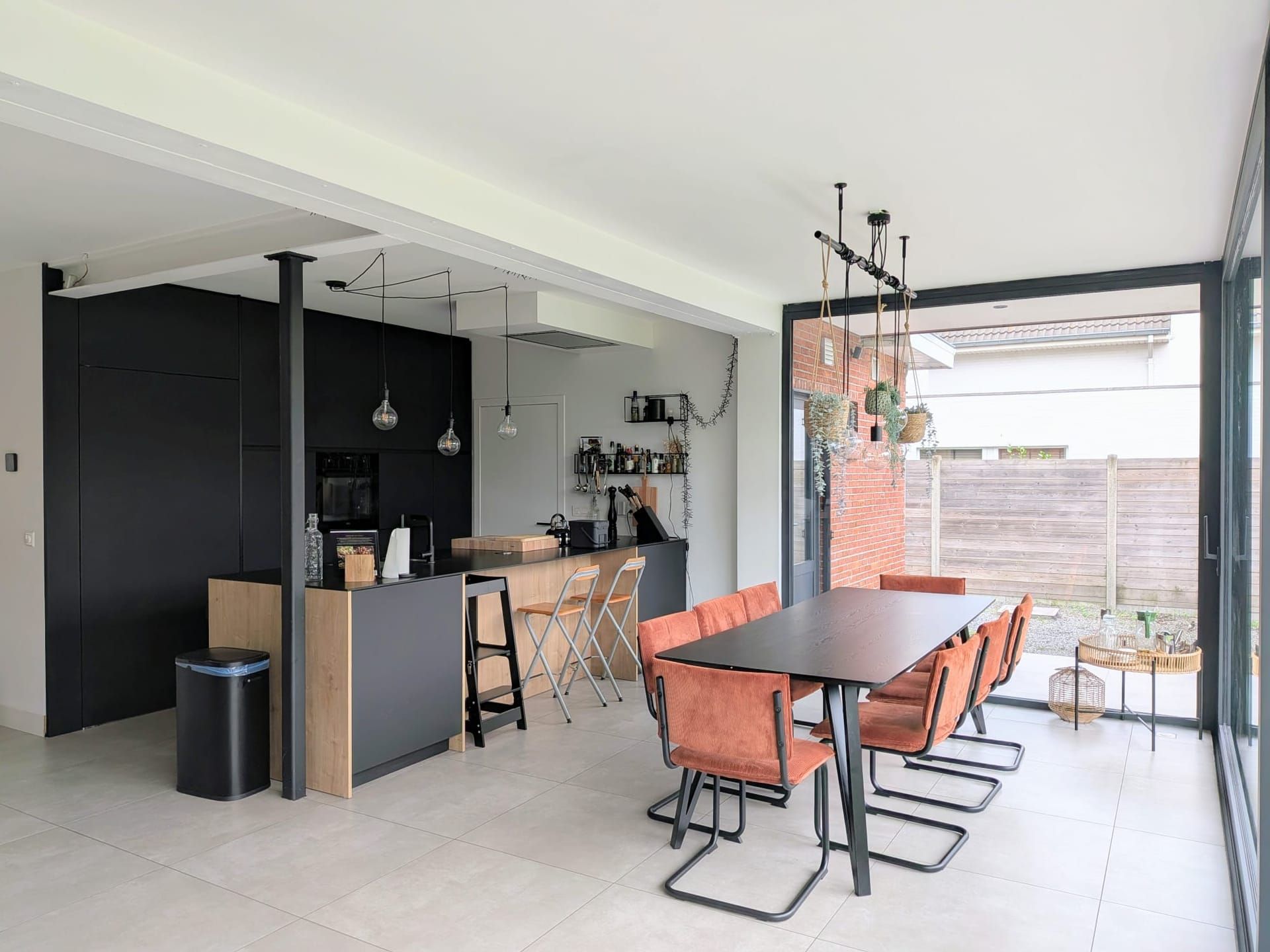 Instapklare, gerenoveerde open woning met zuigerichte tuin - foto 2