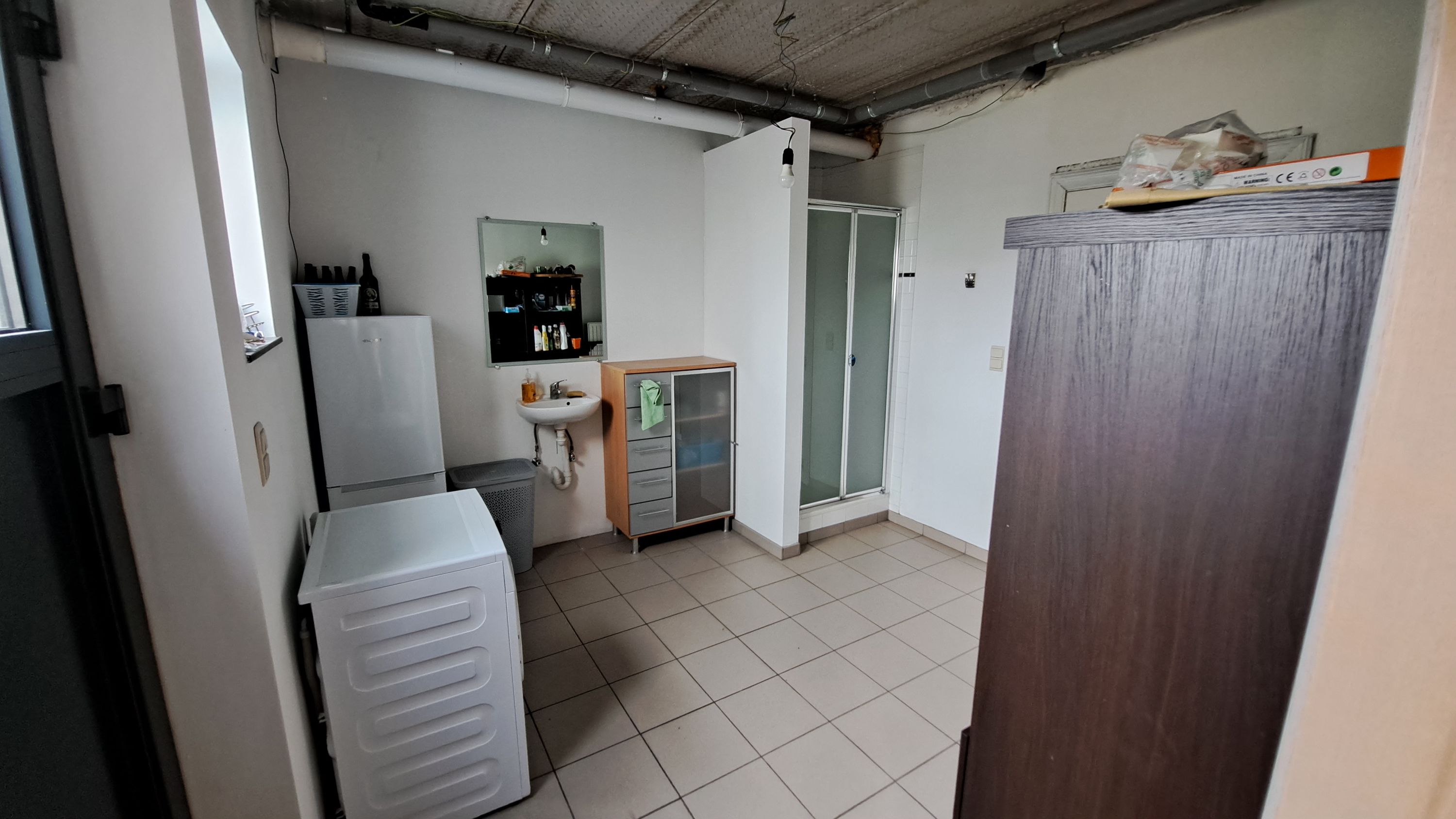 Ruime instapklare 3-gevelwoning met garage, grote kelder en zolder  - foto 3