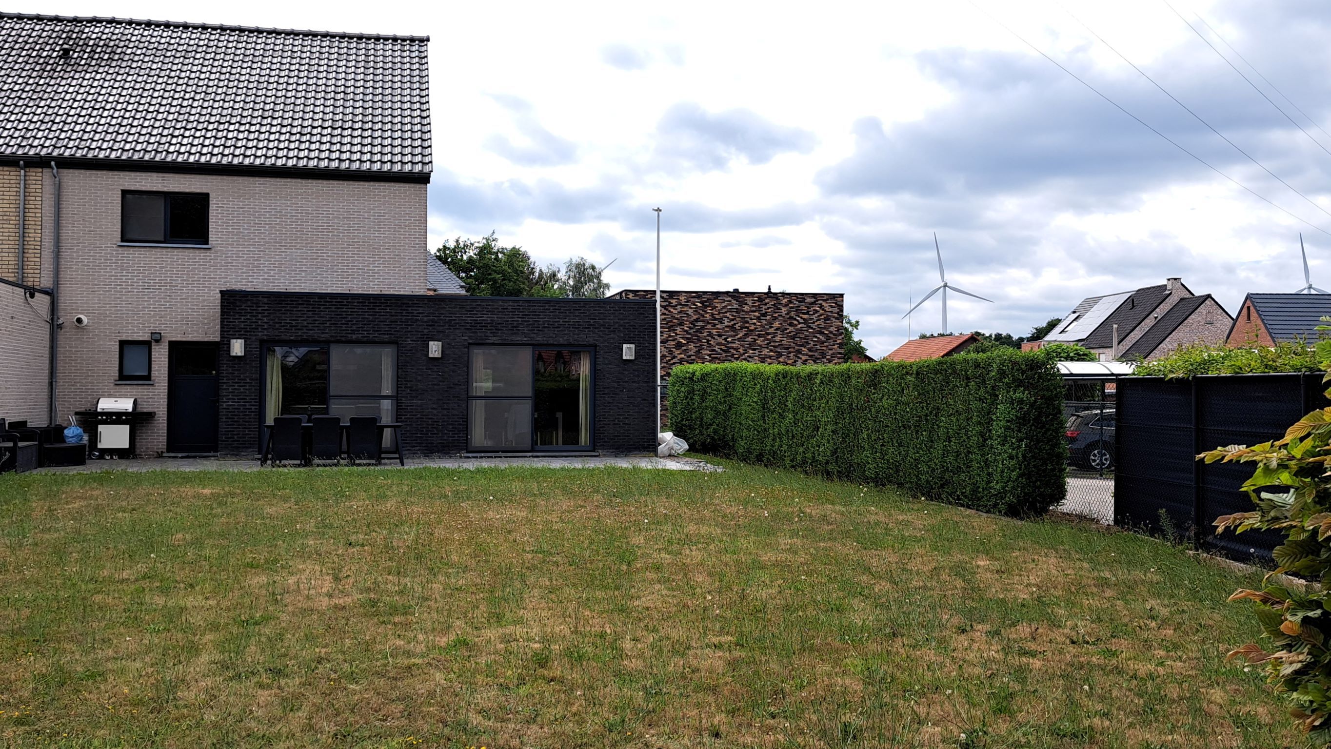 Ruime instapklare 3-gevelwoning met garage, grote kelder en zolder  - foto 2
