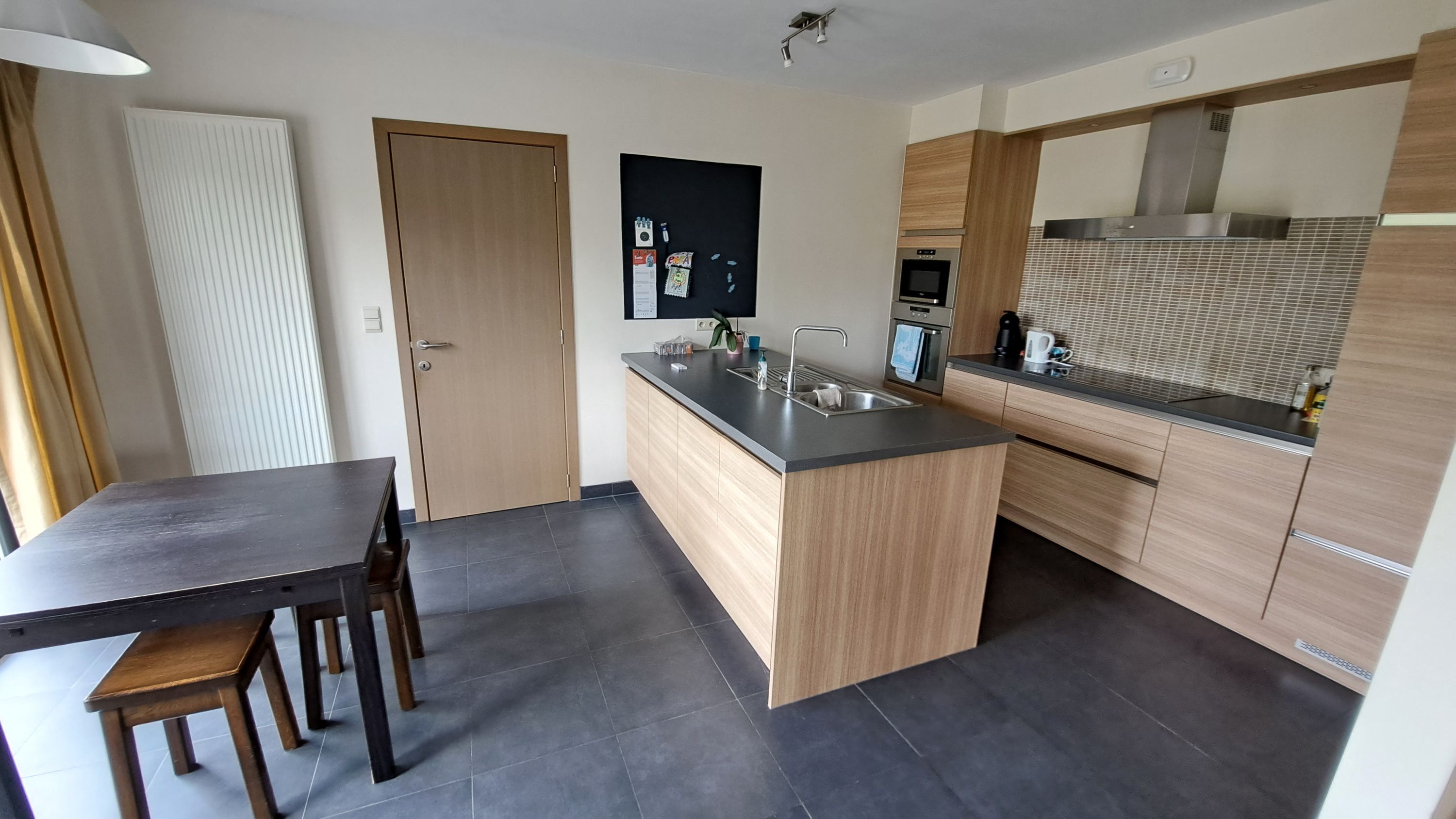 Ruime instapklare 3-gevelwoning met garage, grote kelder en zolder  - foto 4