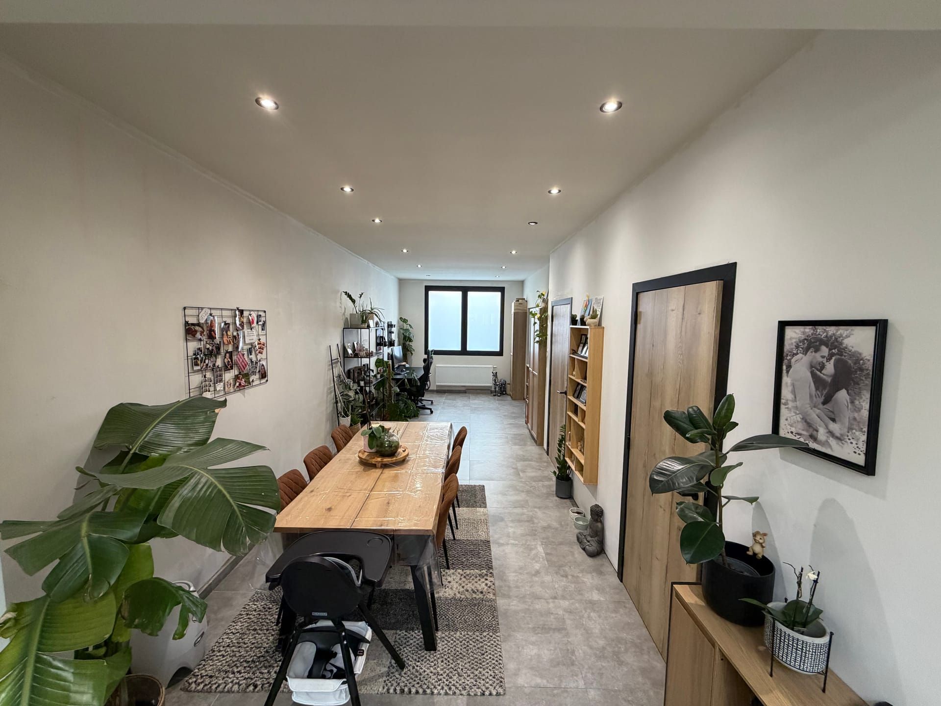 Recent vernieuwde rijwoning met 3 ruime kamers en grote tuing in het centrum - foto 3