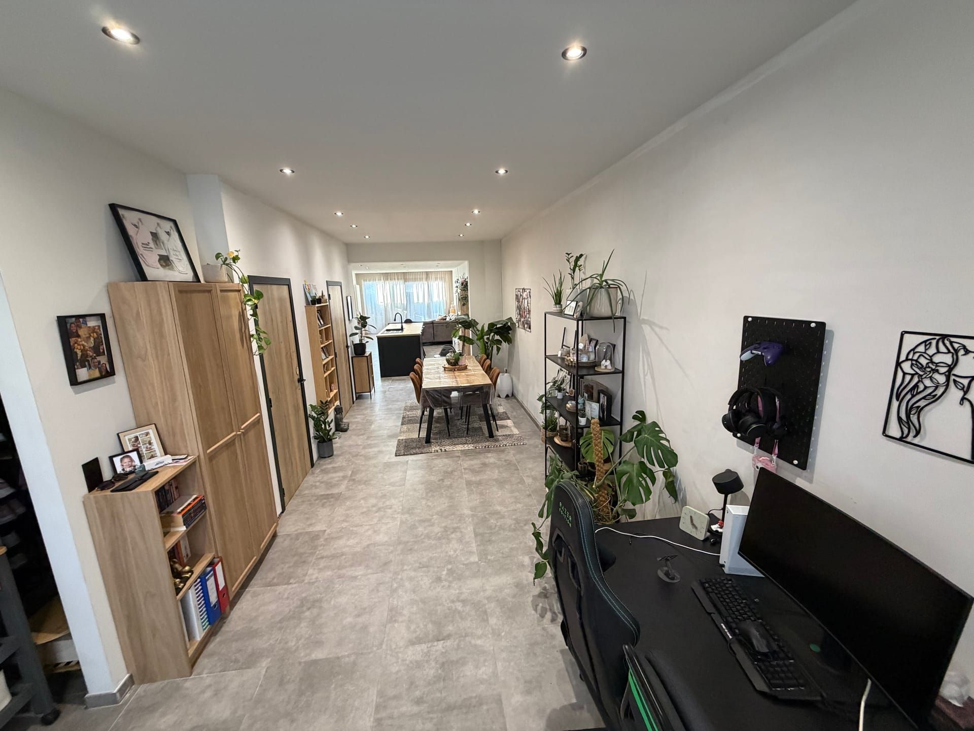 Recent vernieuwde rijwoning met 3 ruime kamers en grote tuing in het centrum - foto 4