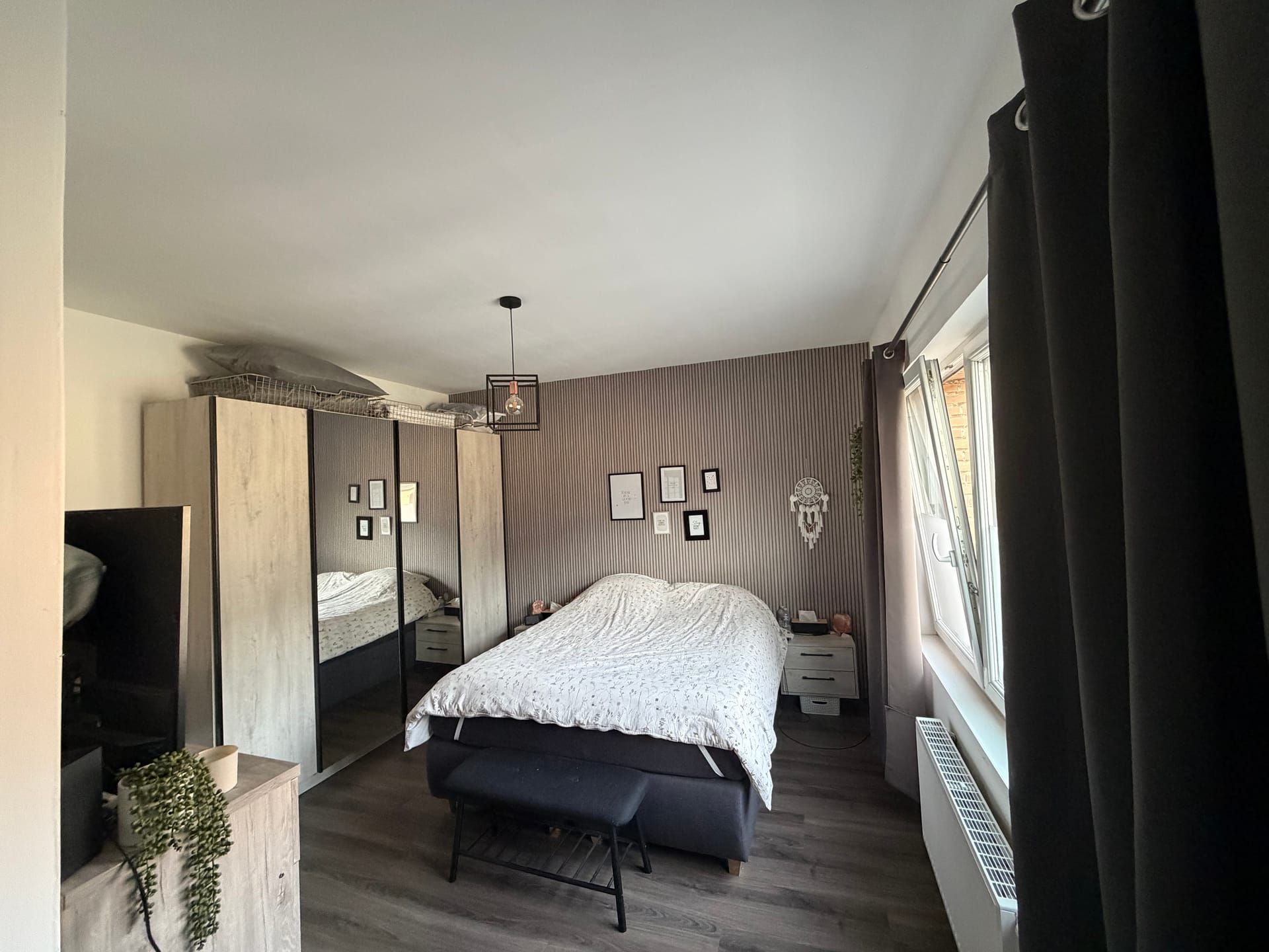 Recent vernieuwde rijwoning met 3 ruime kamers en grote tuing in het centrum - foto 6