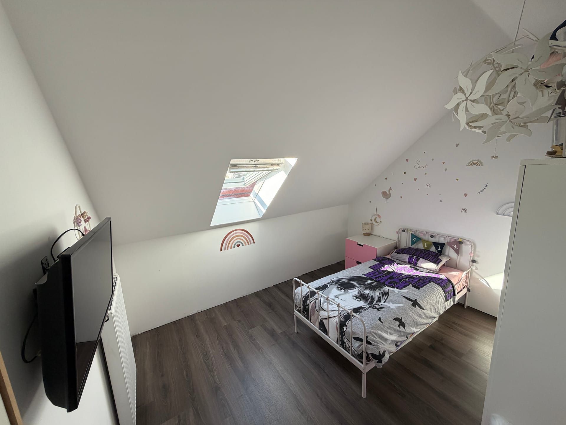 Recent vernieuwde rijwoning met 3 ruime kamers en grote tuing in het centrum - foto 7