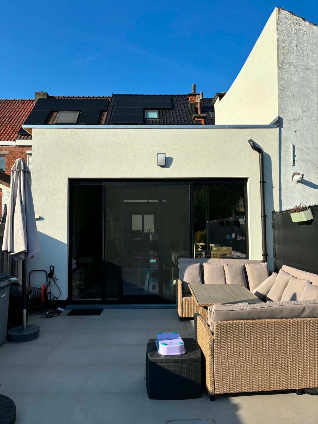 Recent vernieuwde rijwoning met 3 ruime kamers en grote tuing in het centrum - foto 10